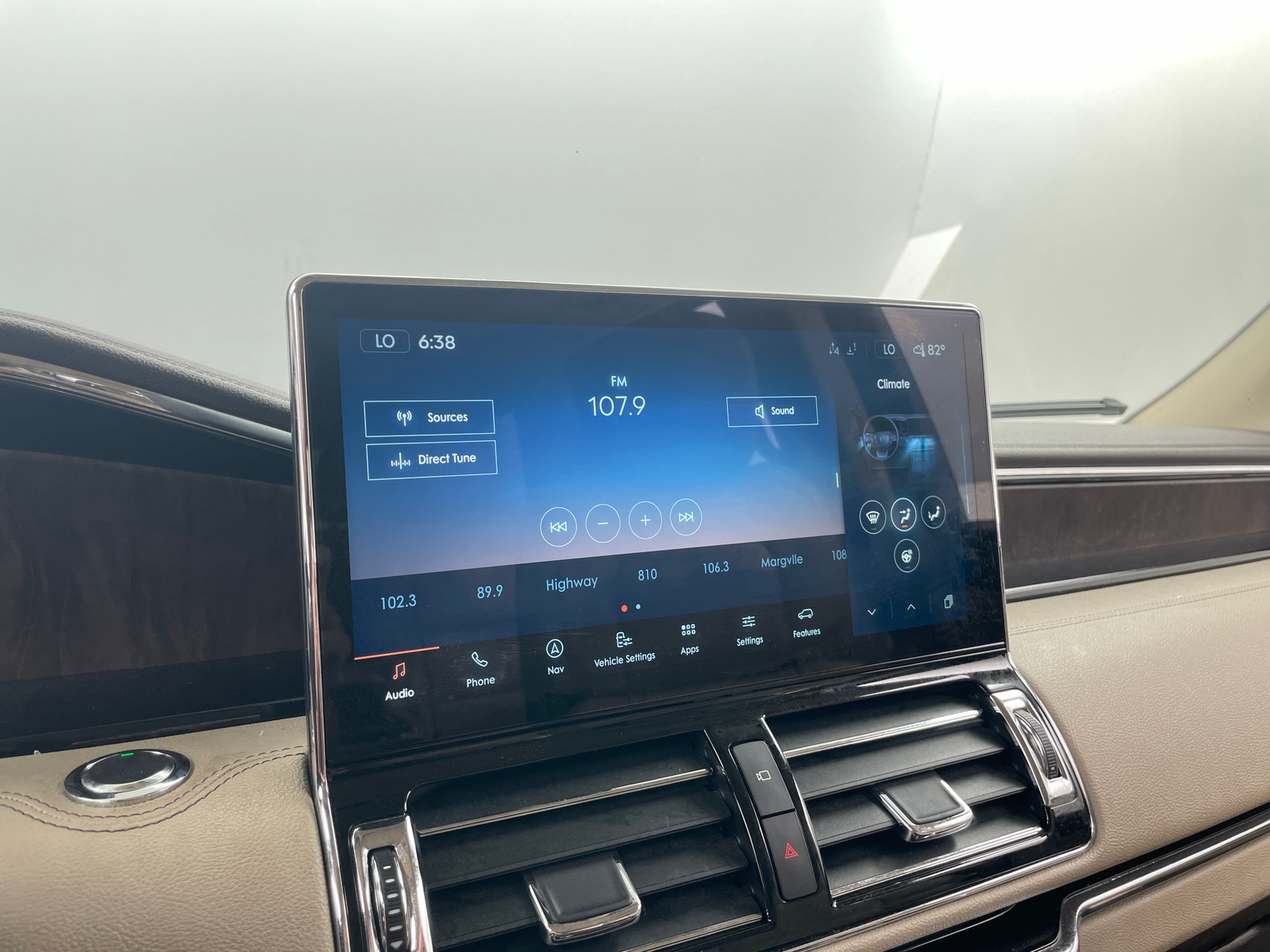 Thumbnail: 2022 Lincoln Navigator - 3