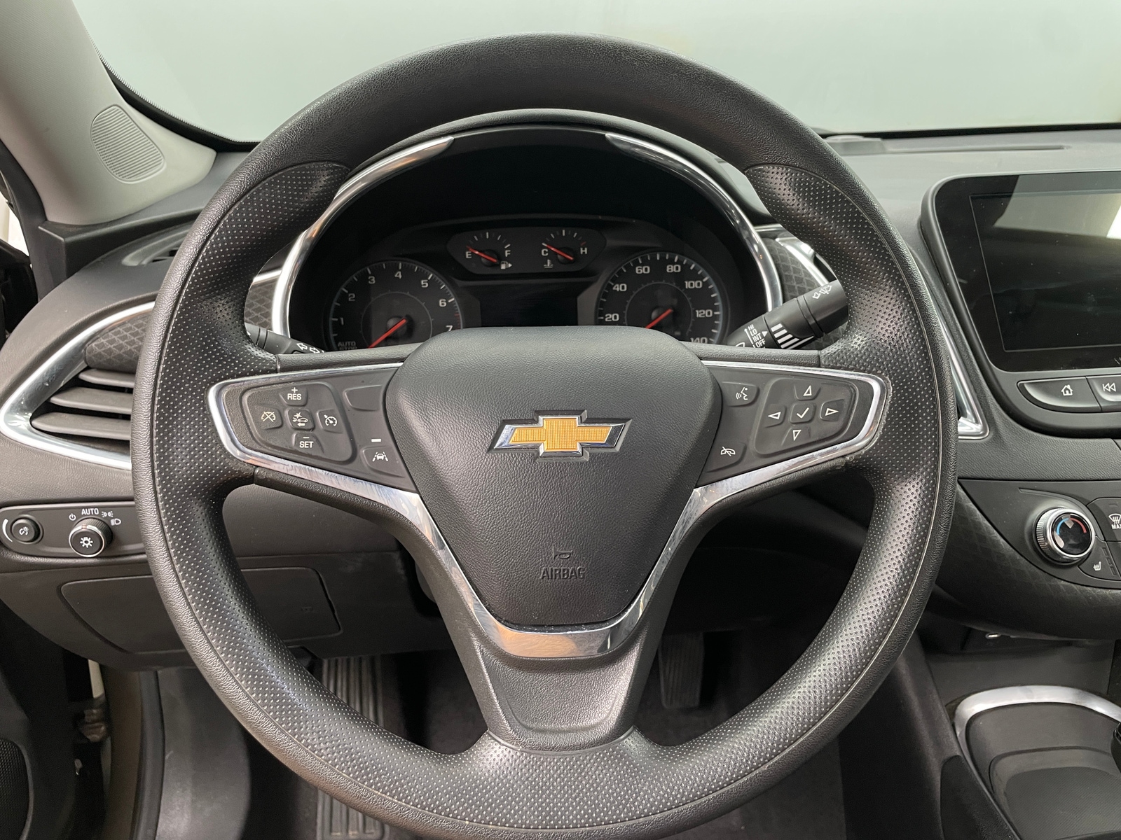Thumbnail: 2020 Chevrolet Malibu - 5