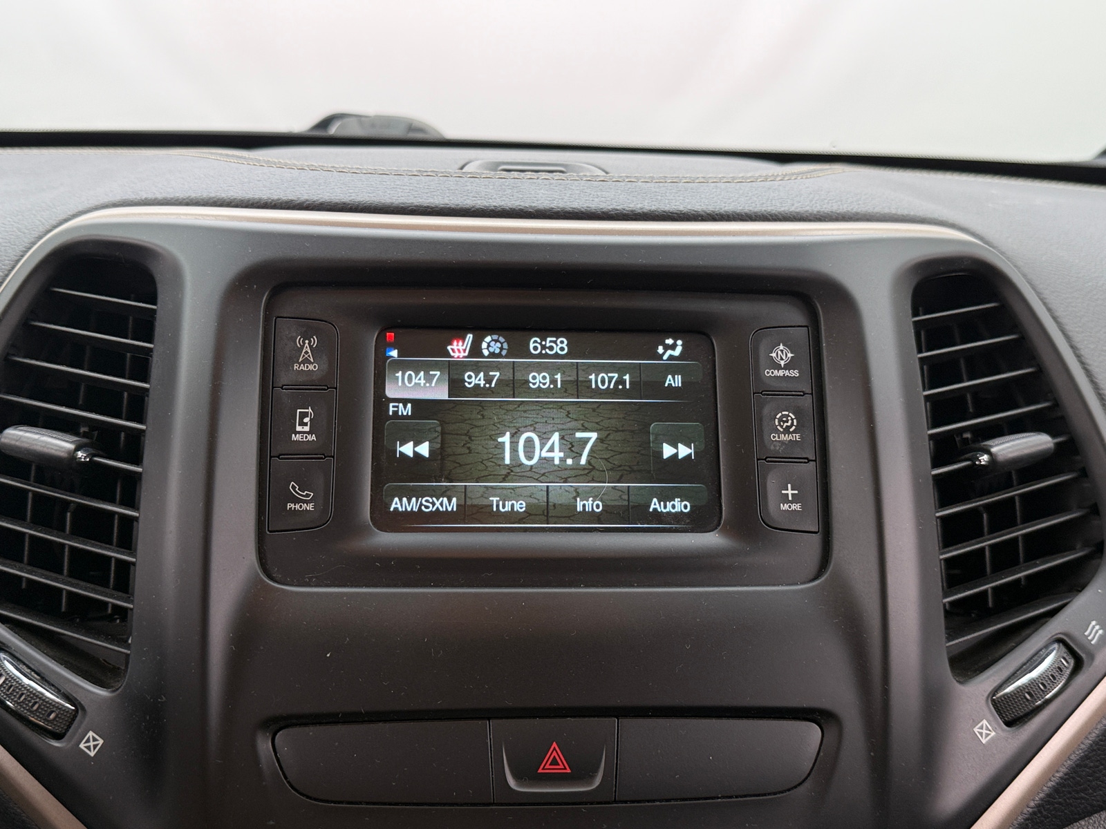 Thumbnail: 2017 Jeep Cherokee - 4