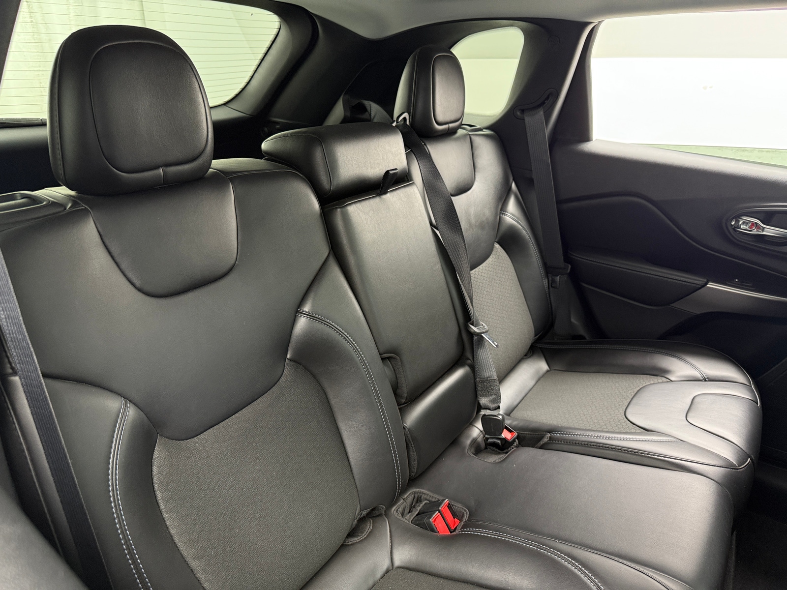 Thumbnail: 2020 Jeep Cherokee - 6