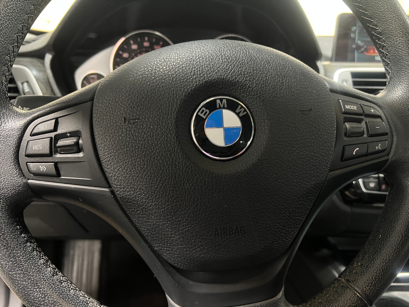 Thumbnail: 2017 BMW 3 Series - 4