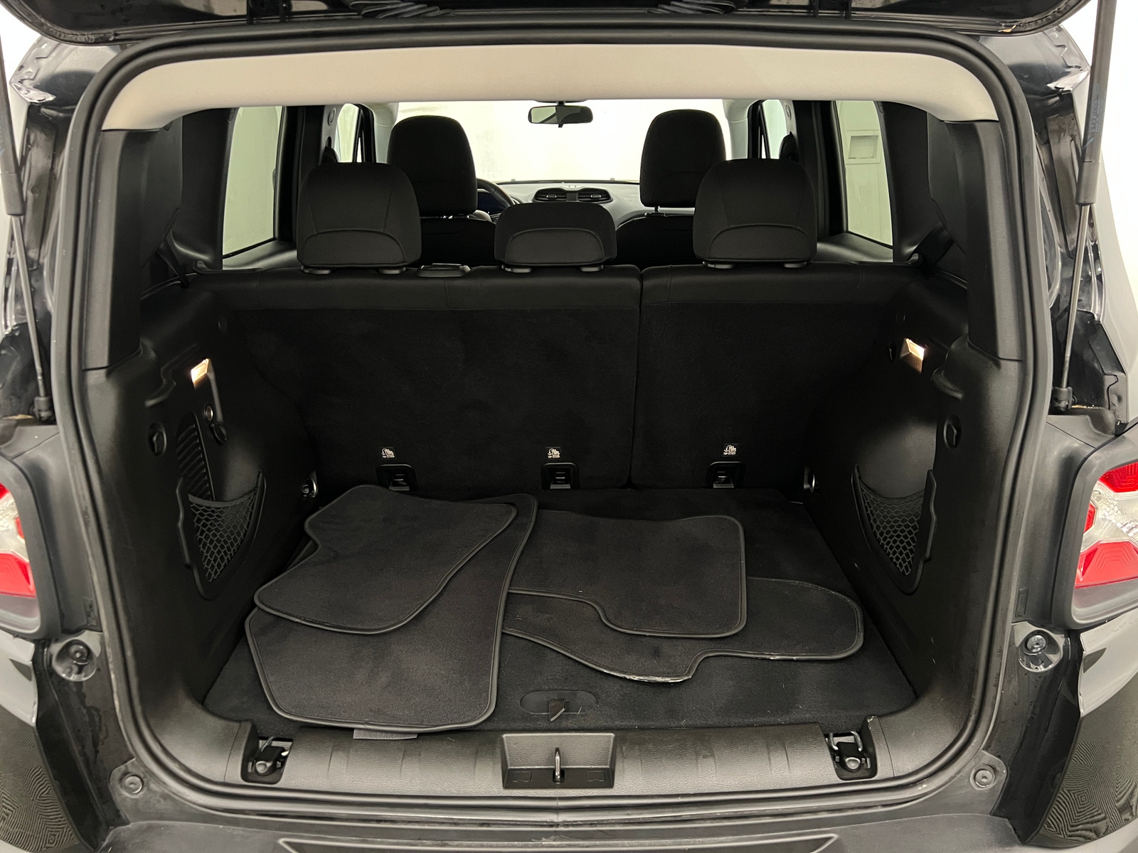 Thumbnail: 2017 Jeep Renegade - 7