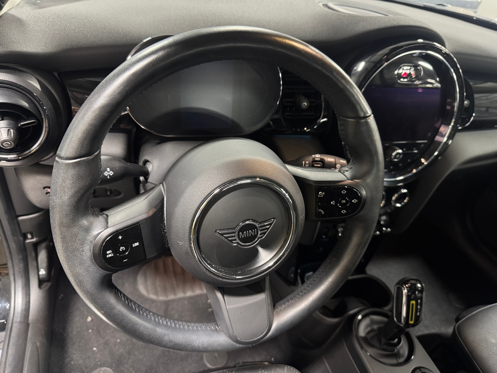 Thumbnail: 2022 MINI Cooper Hardtop - 4