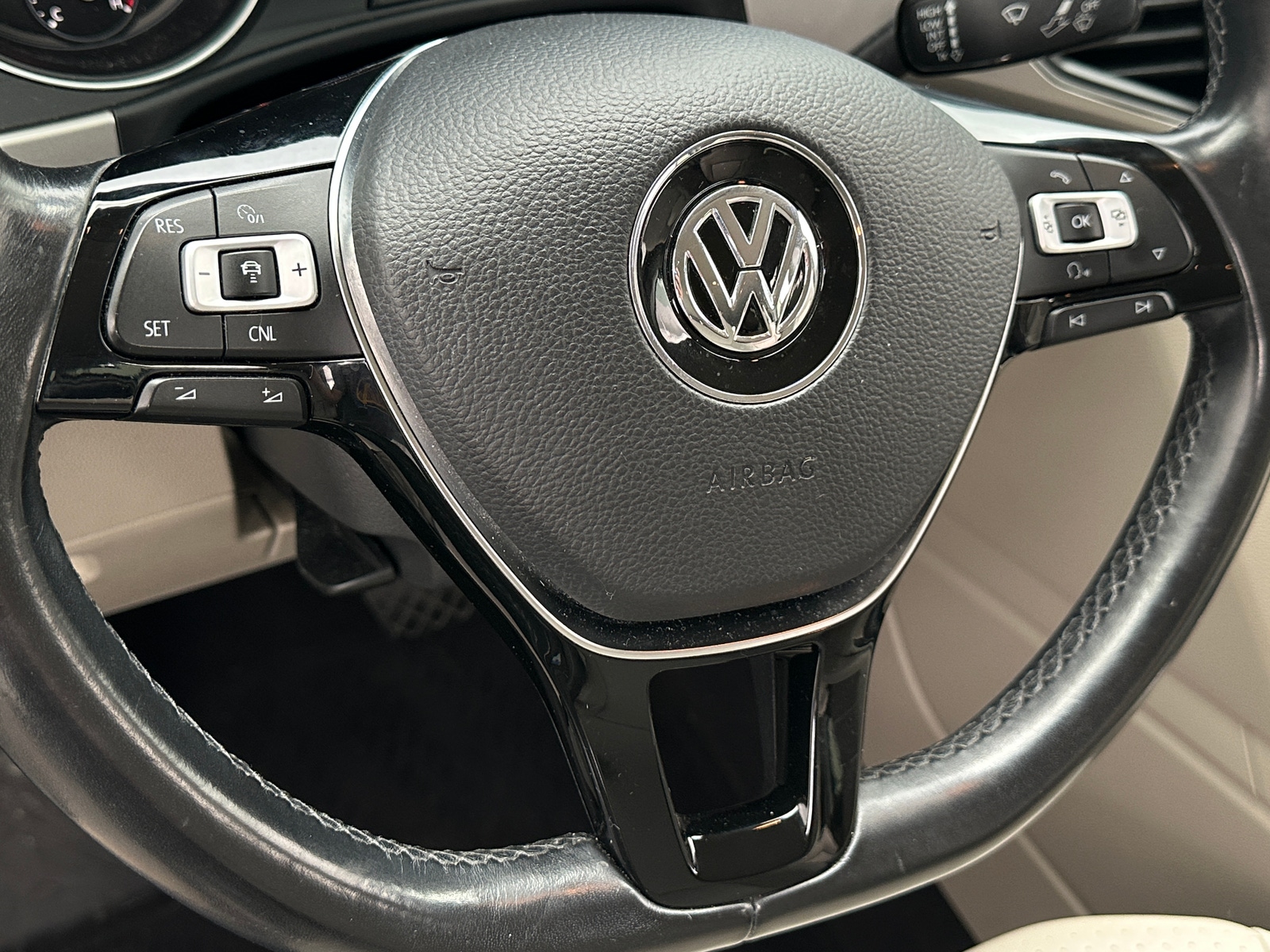 Thumbnail: 2018 Volkswagen Atlas - 4