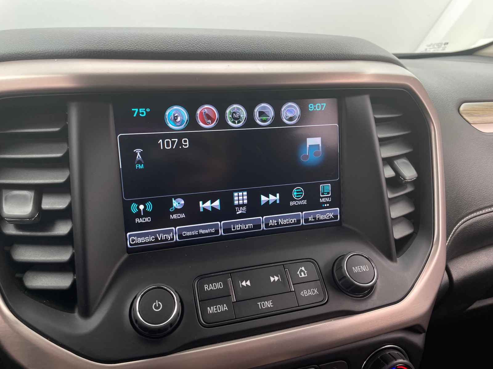 Thumbnail: 2017 GMC Acadia - 3