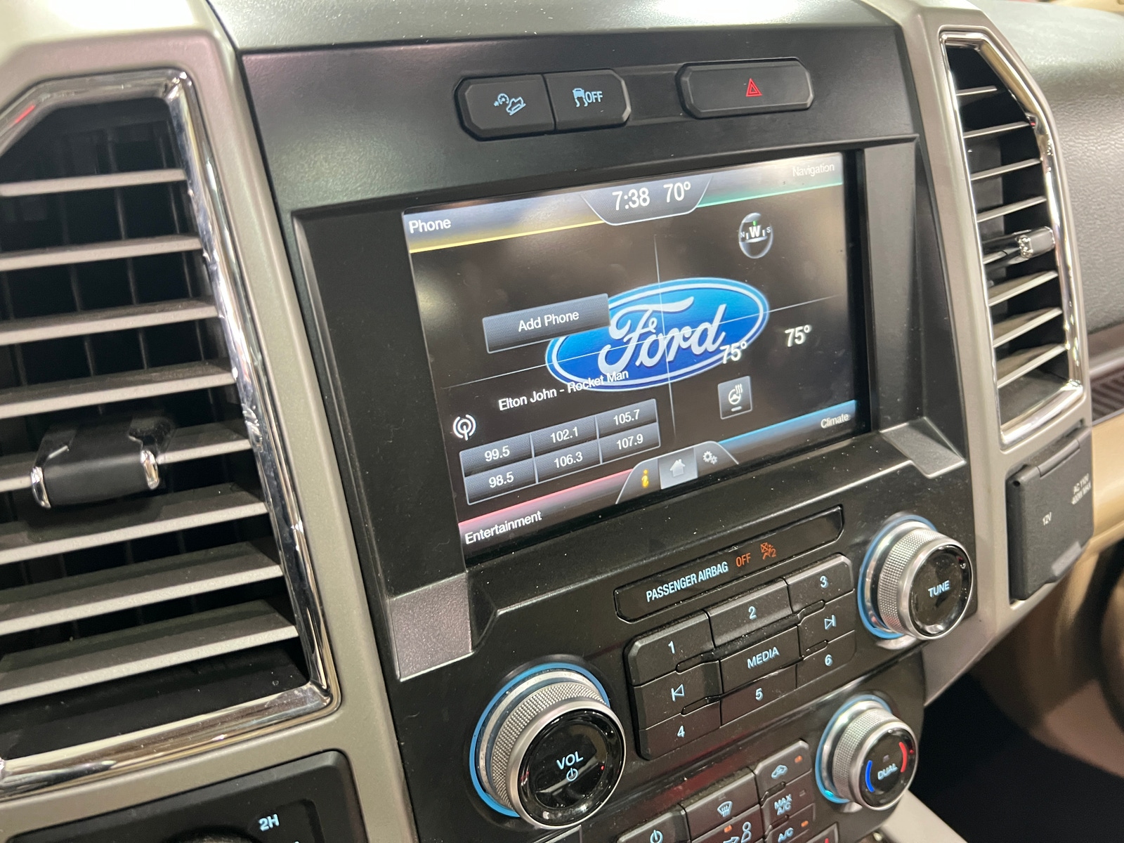 Thumbnail: 2015 Ford Econoline - 3
