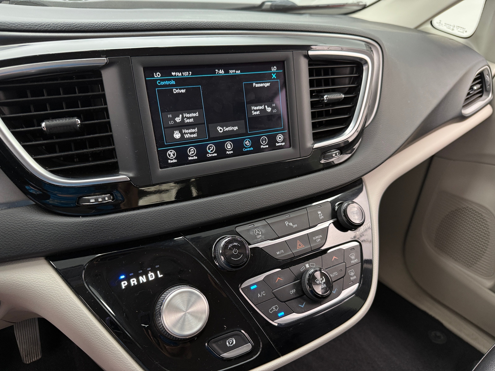 Thumbnail: 2020 Chrysler Pacifica - 3