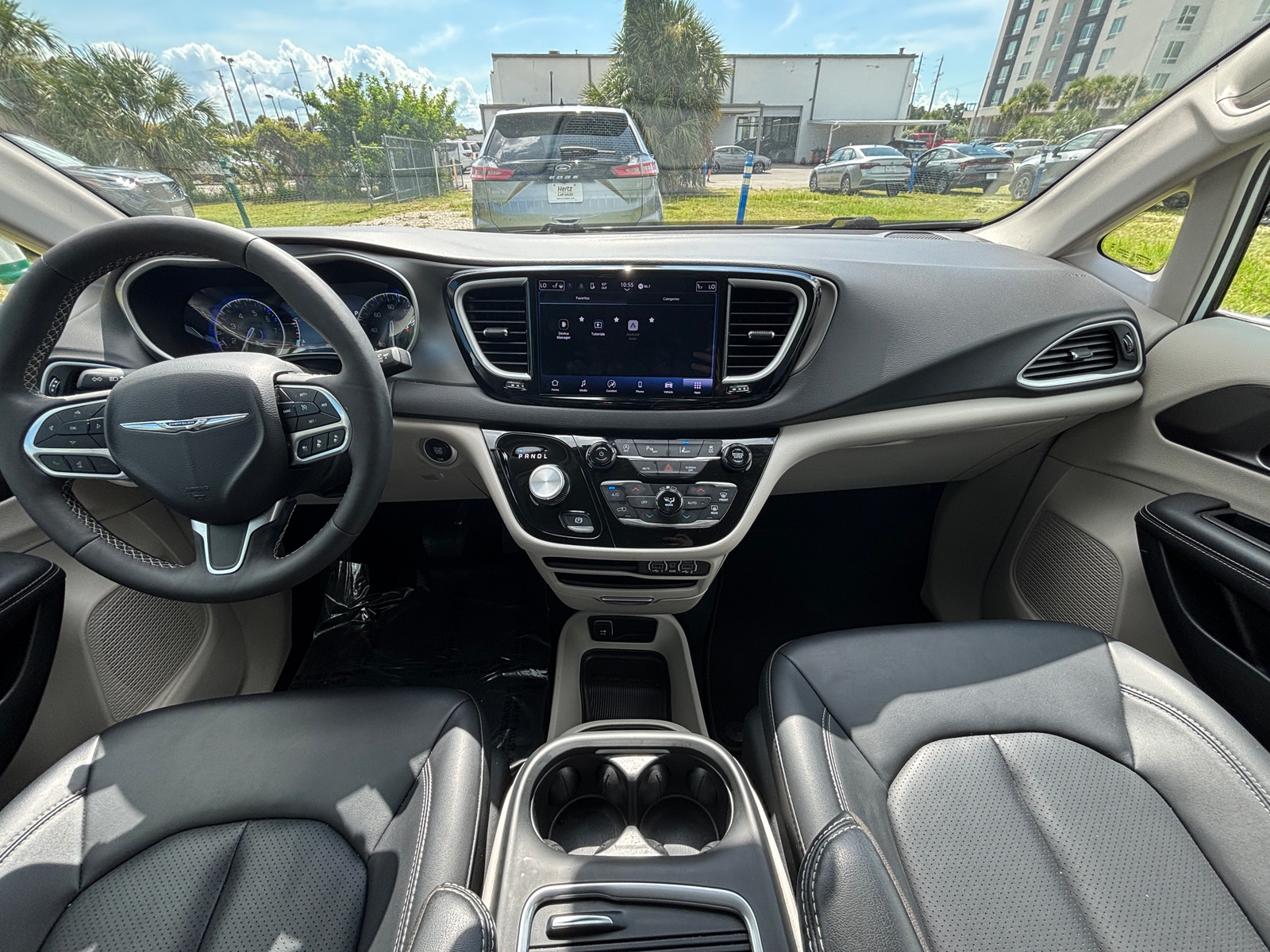 Thumbnail: 2024 Chrysler Pacifica - 3