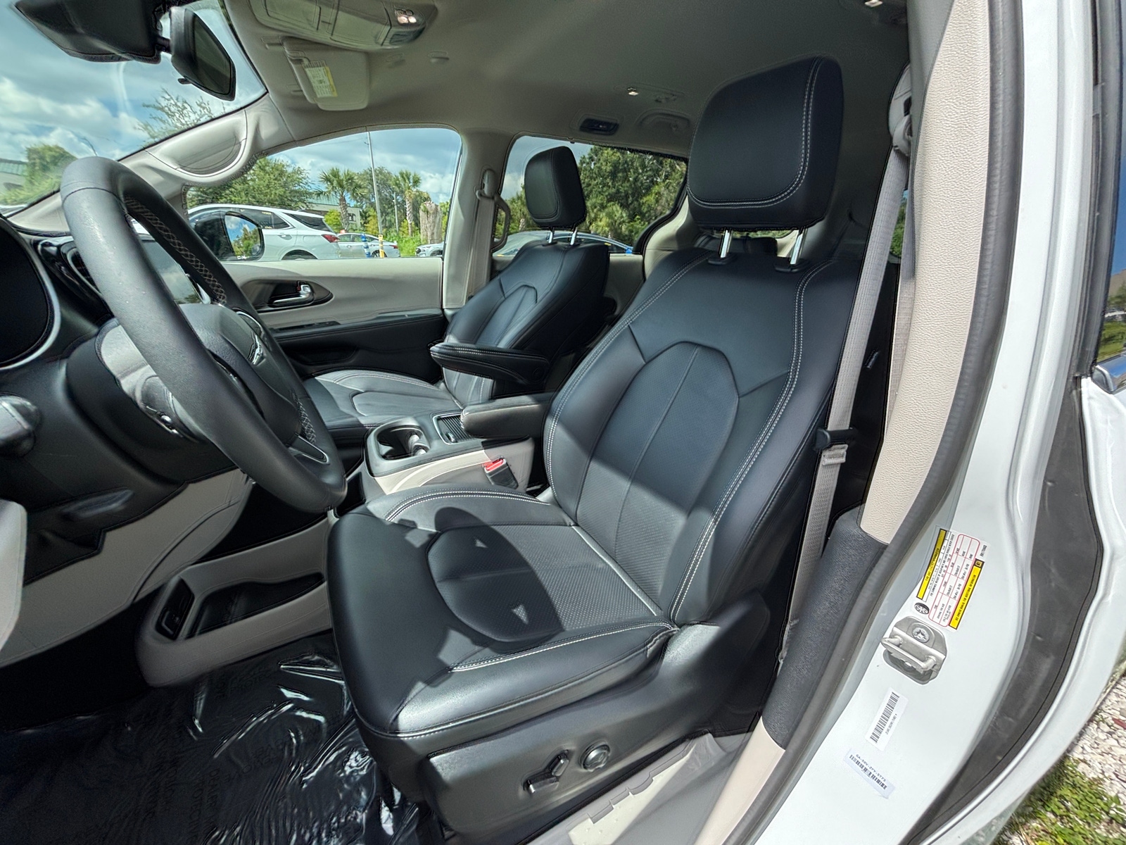 Thumbnail: 2024 Chrysler Pacifica - 2