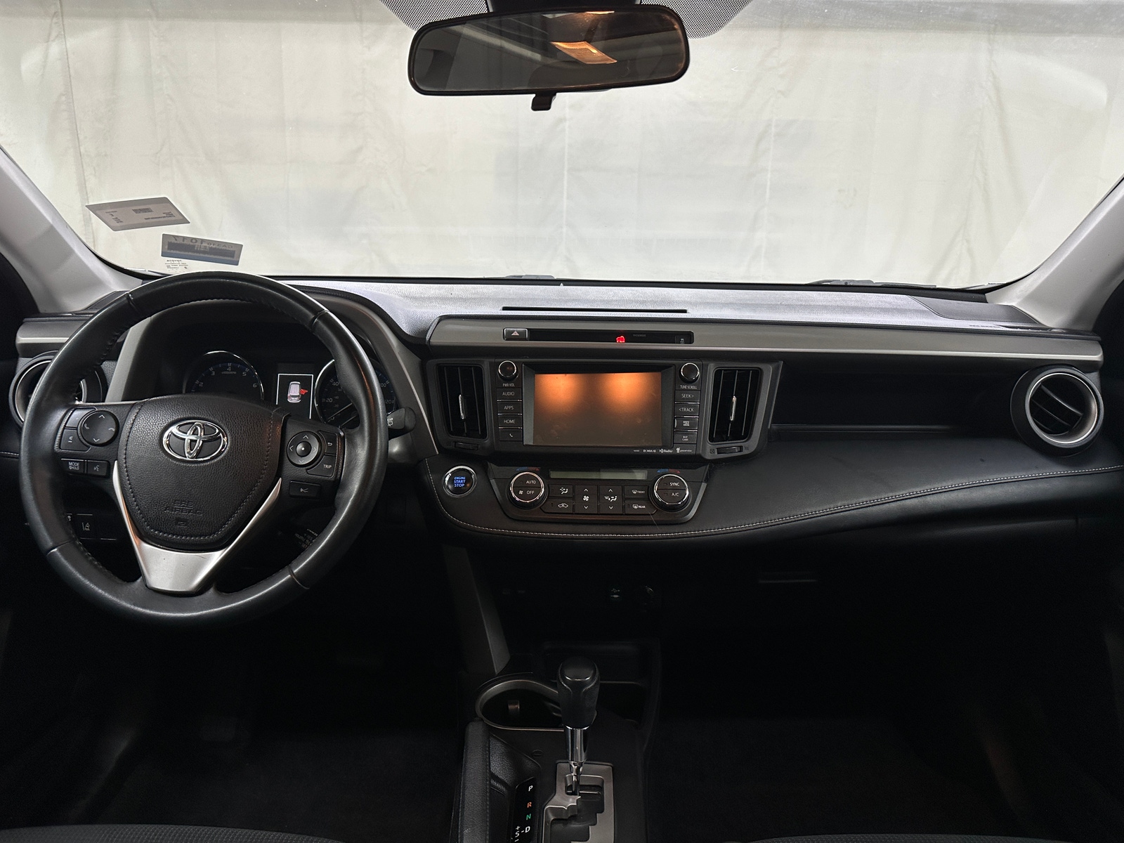 Thumbnail: 2016 Toyota RAV4 - 3
