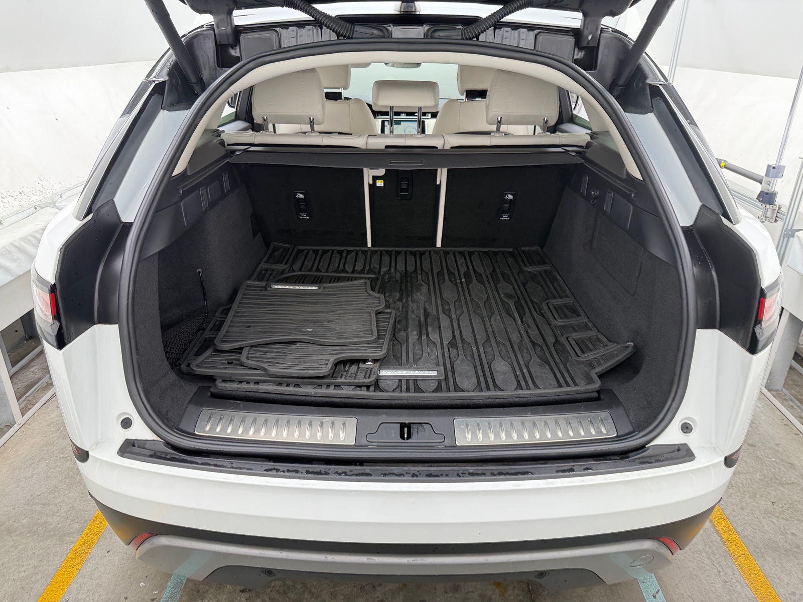 Thumbnail: 2021 Land Rover Range Rover Velar - 6