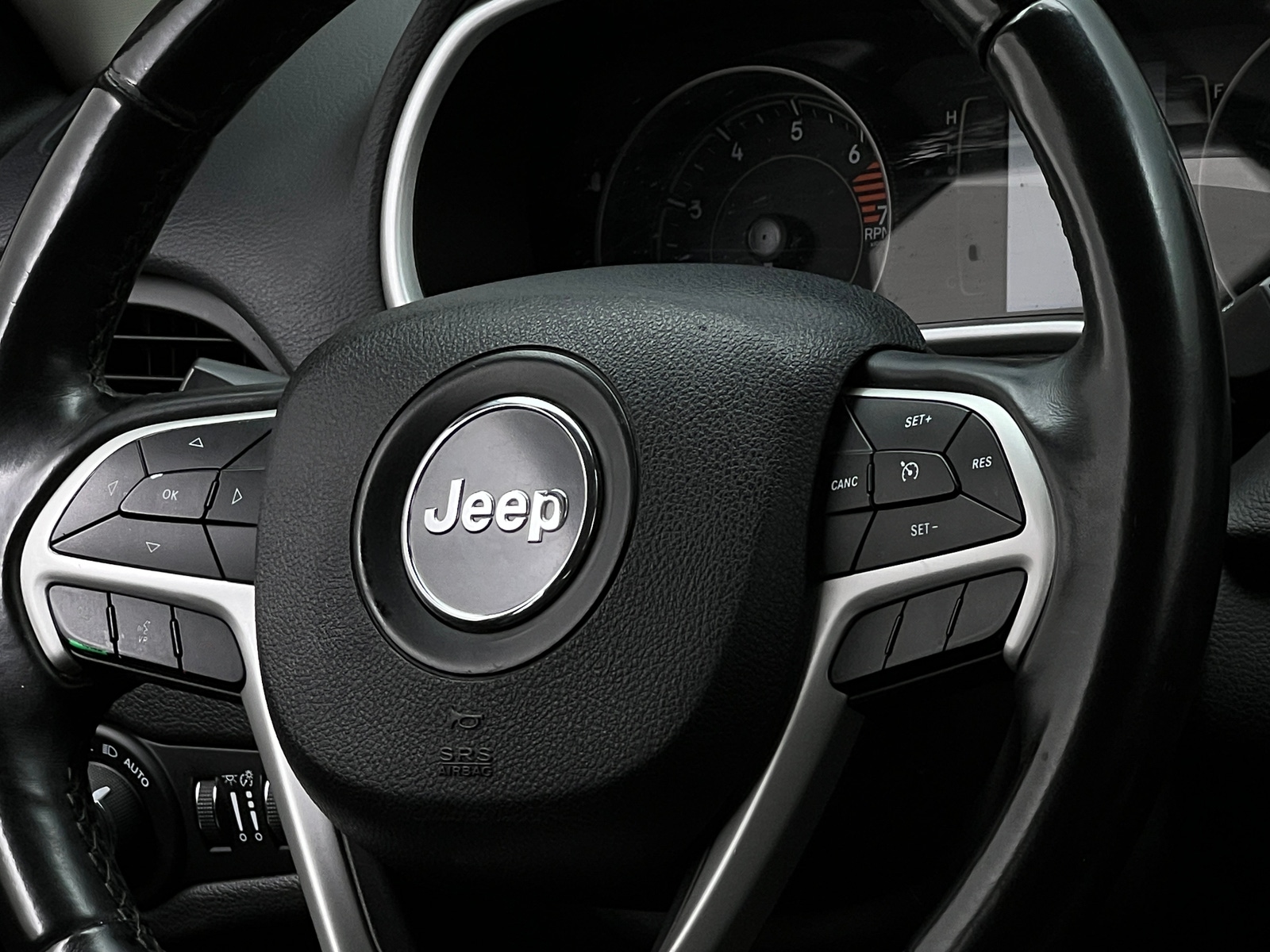 Thumbnail: 2018 Jeep Cherokee - 5