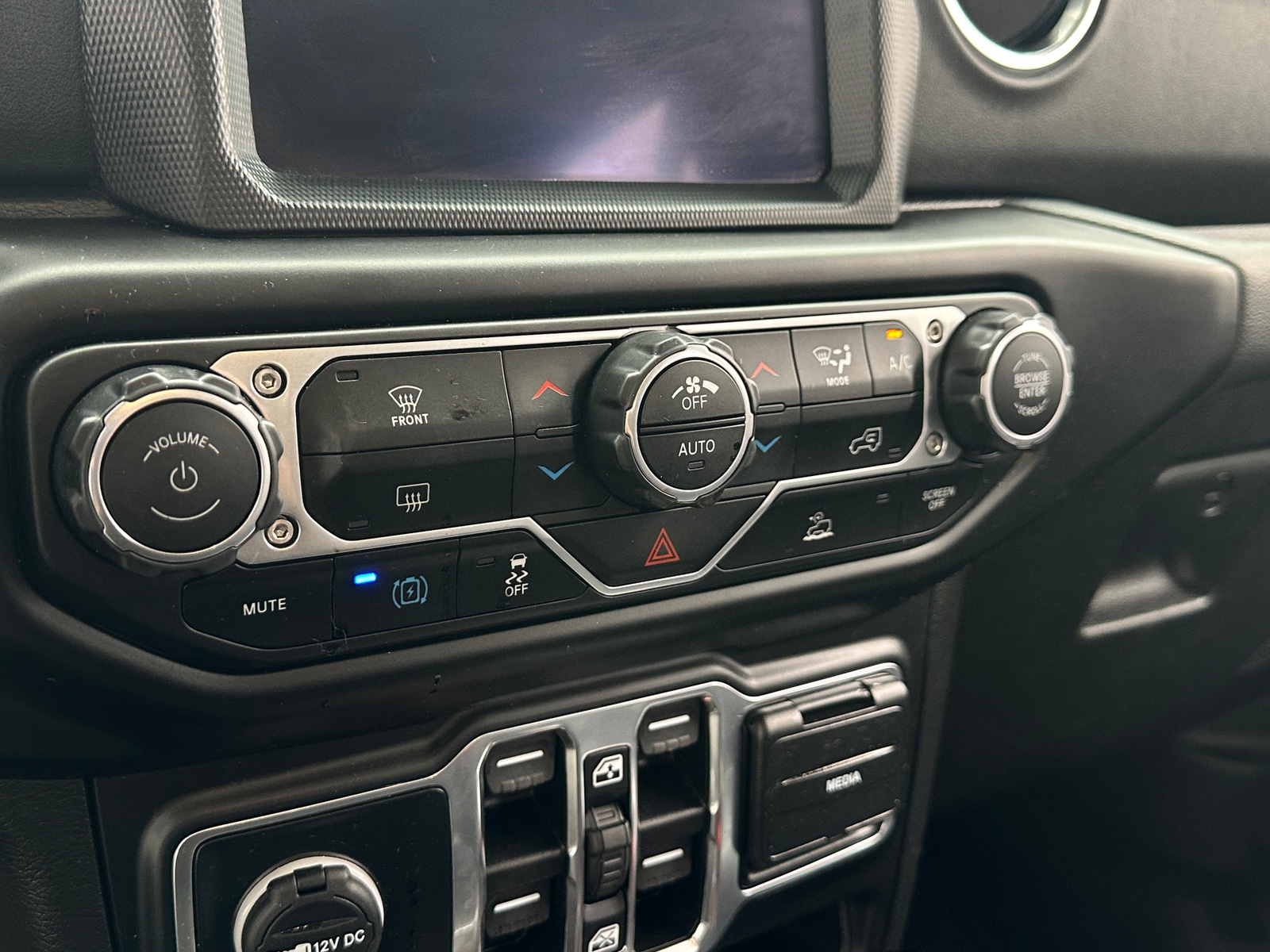 Thumbnail: 2022 Jeep Wrangler - 3