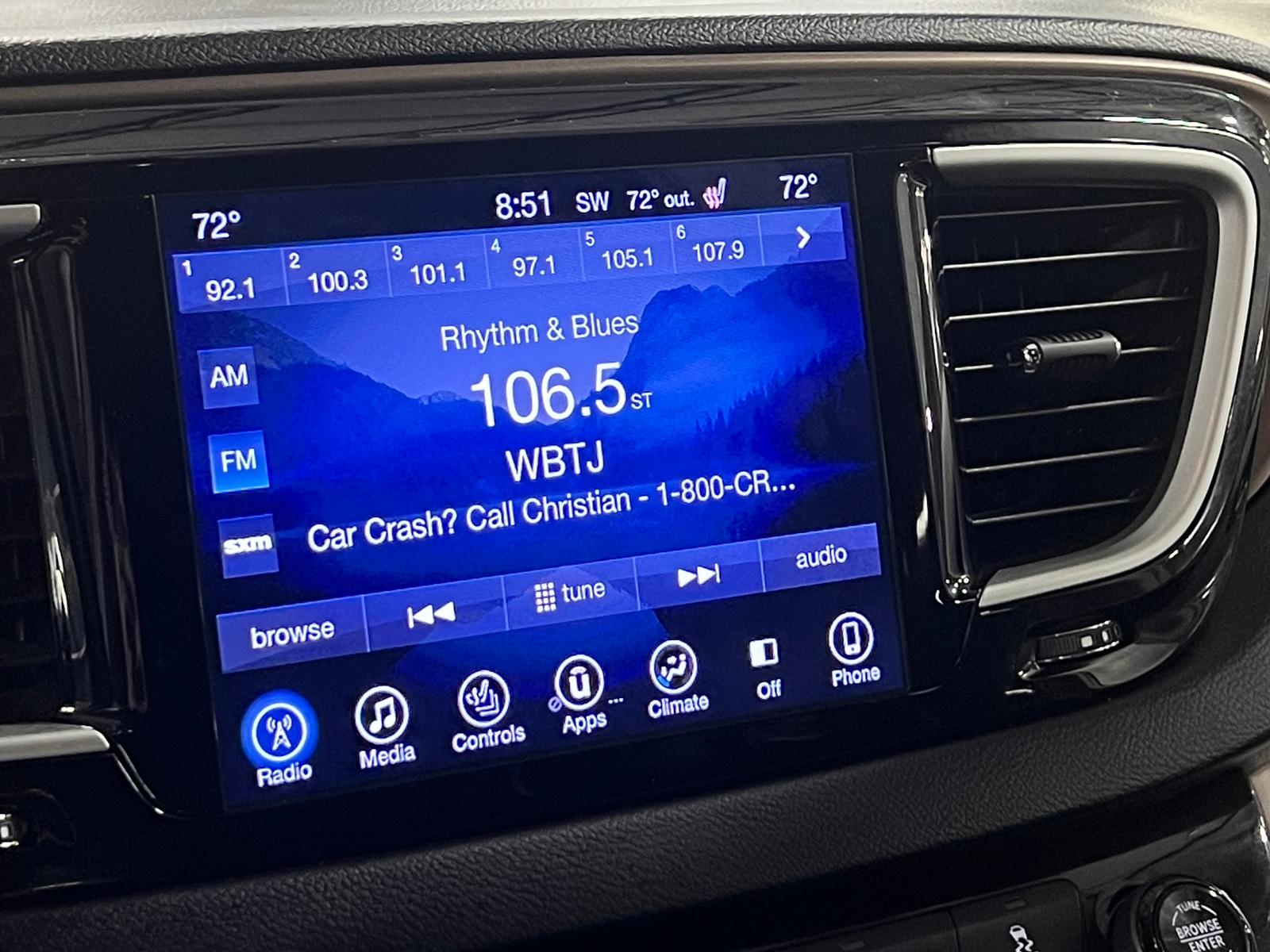Thumbnail: 2017 Chrysler Pacifica - 3