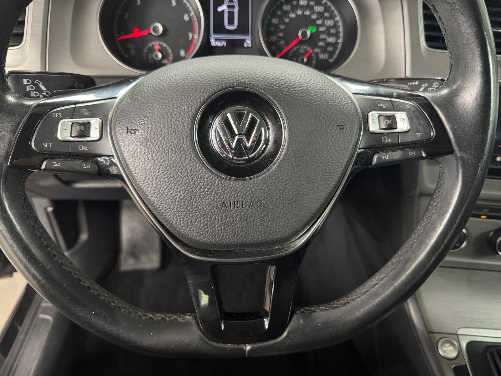 Thumbnail: 2016 Volkswagen e-Golf - 5
