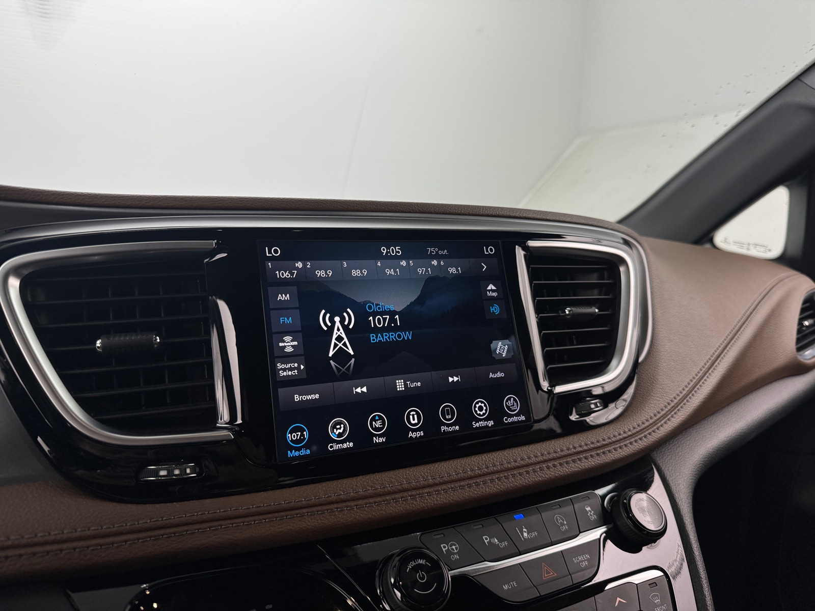 Thumbnail: 2020 Chrysler Pacifica - 3