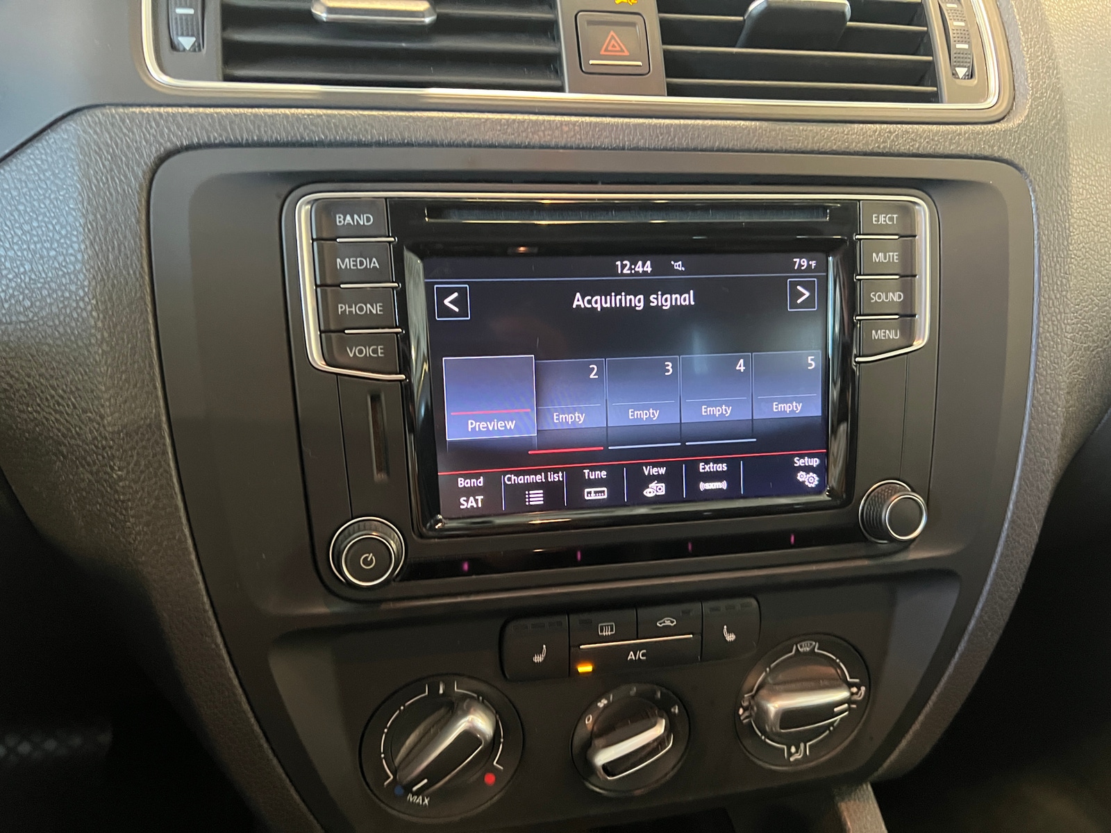 Thumbnail: 2016 Volkswagen Jetta - 4