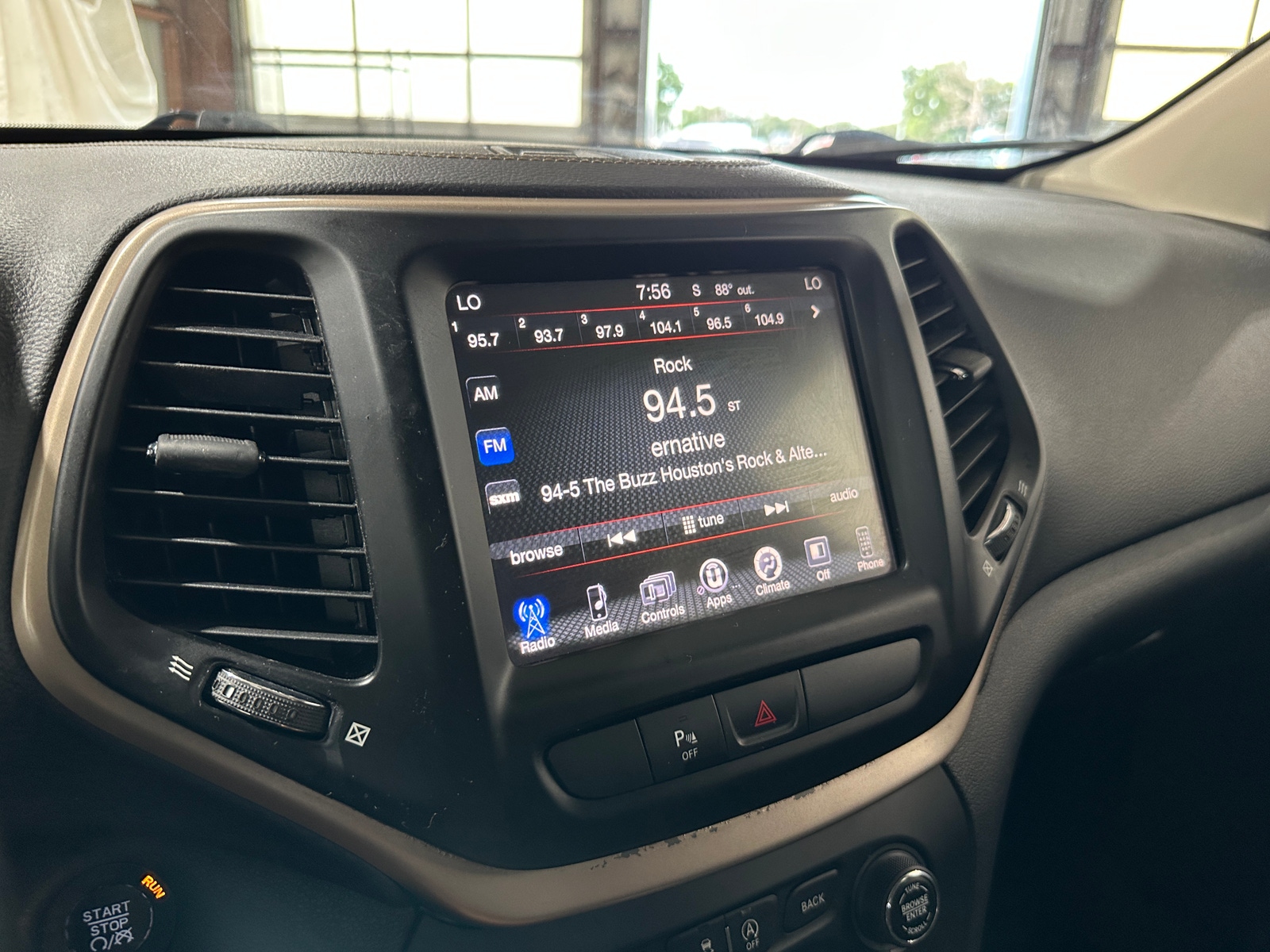 Thumbnail: 2016 Jeep Cherokee - 4