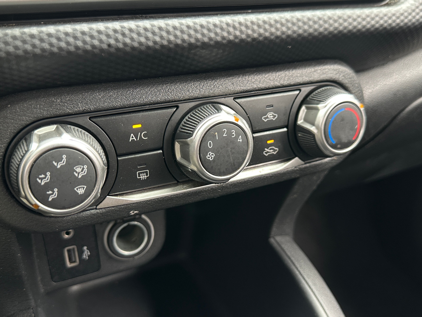 Thumbnail: 2024 Nissan Kicks - 4