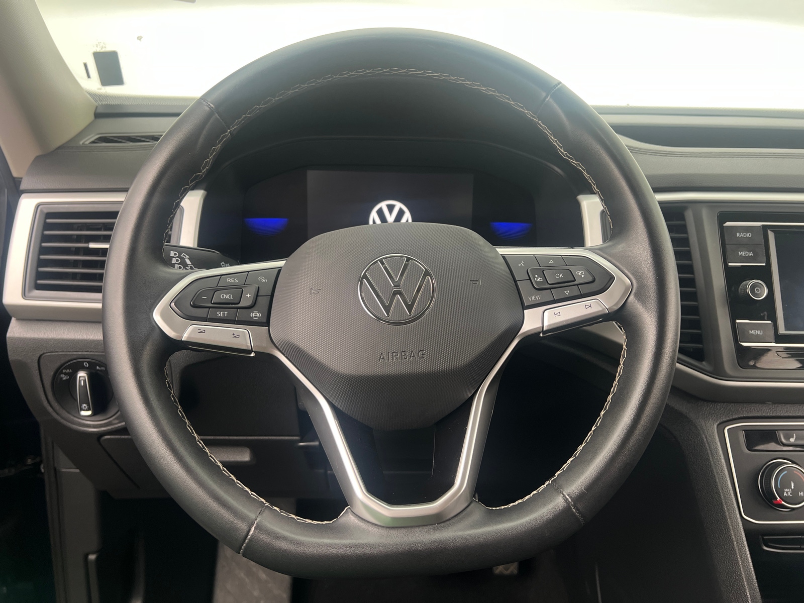 Thumbnail: 2022 Volkswagen Atlas - 4