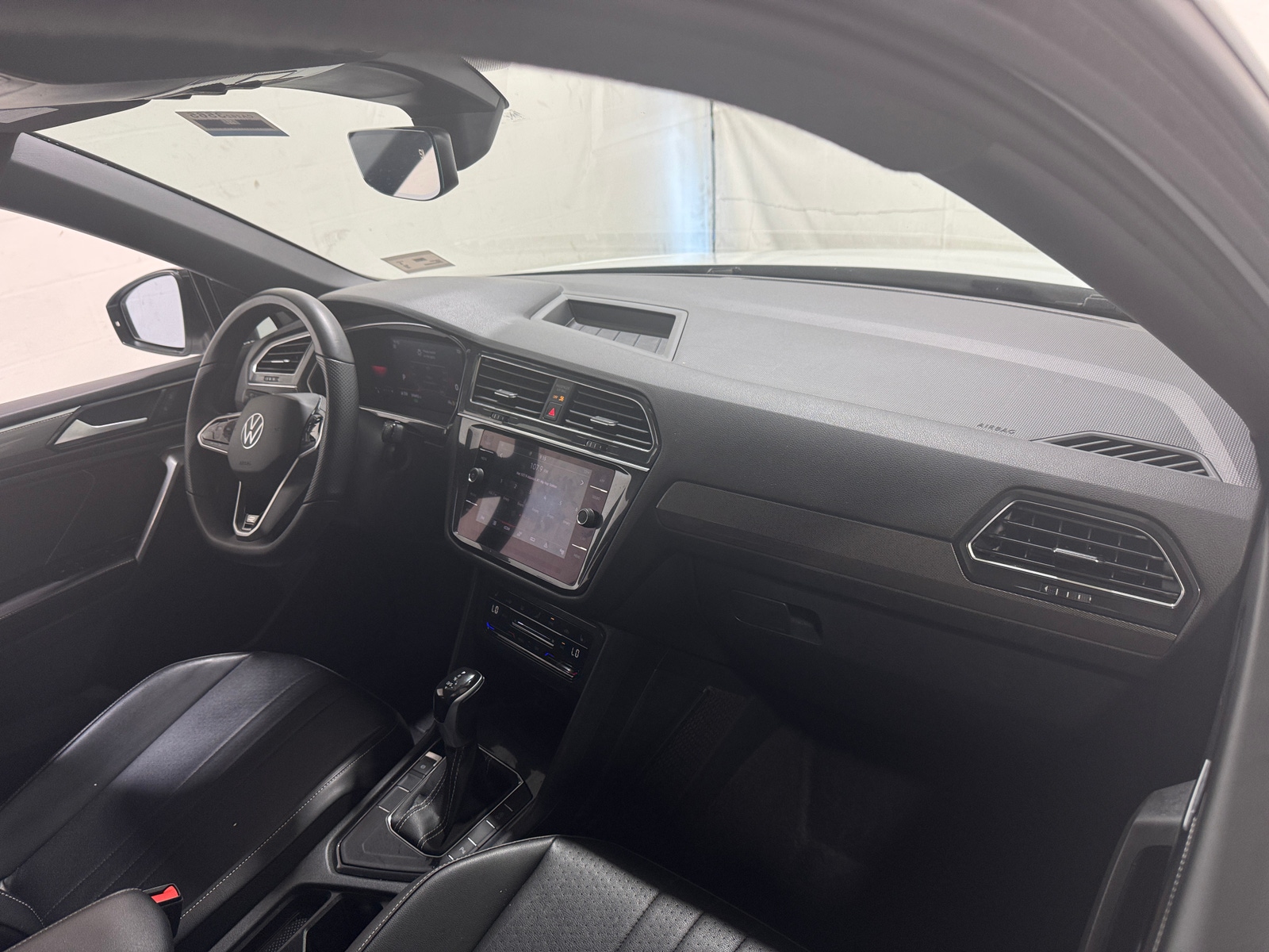 Thumbnail: 2022 Volkswagen Tiguan - 2