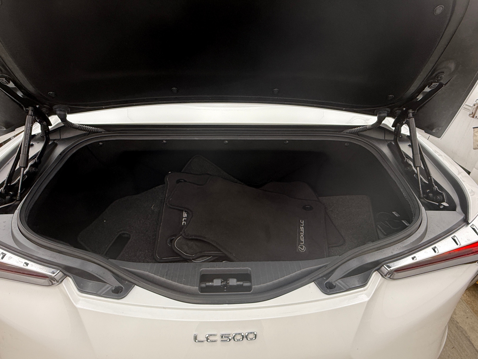 Thumbnail: 2022 Lexus LC - 6