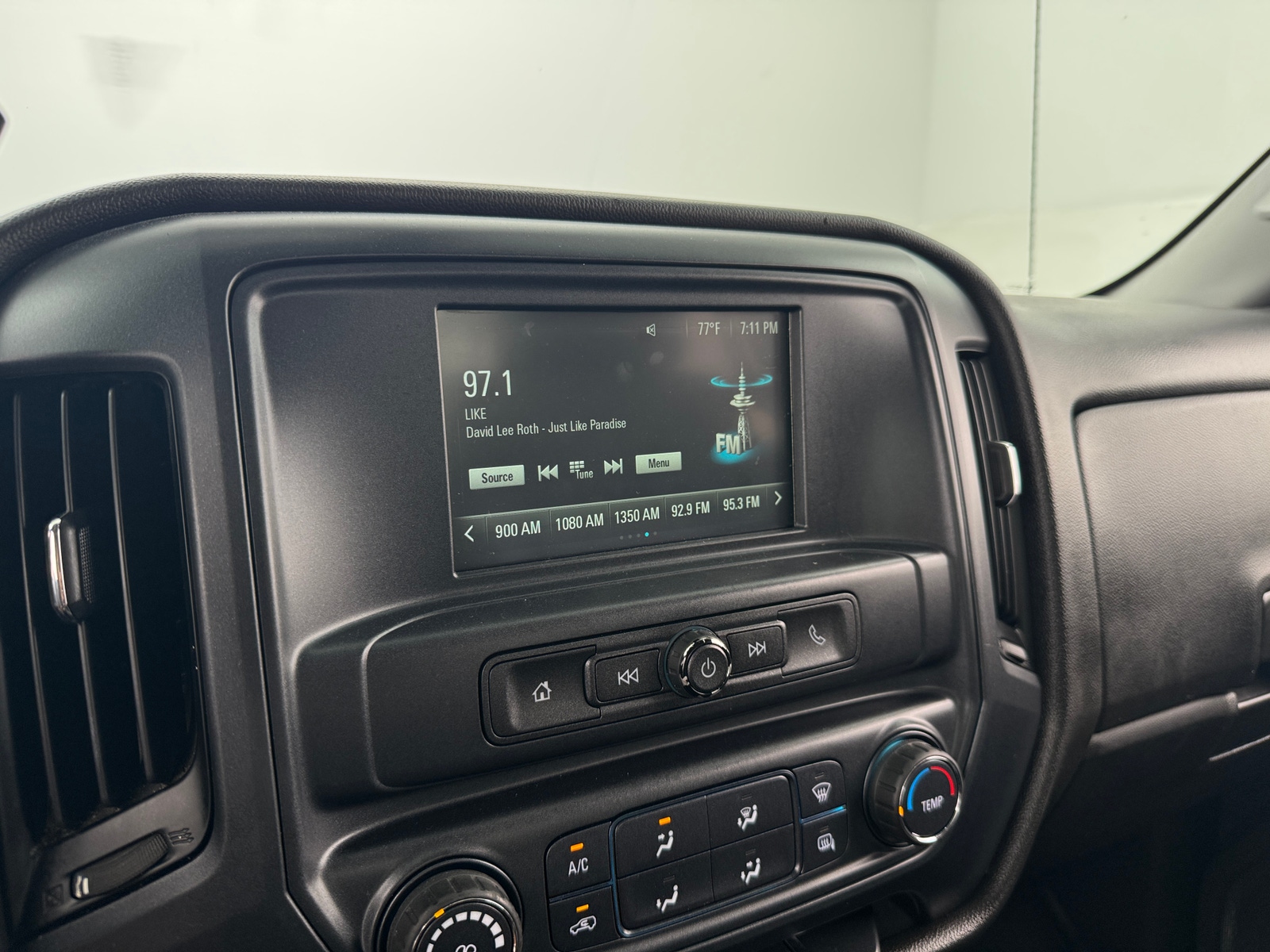 Thumbnail: 2018 Chevrolet Silverado 1500 - 4
