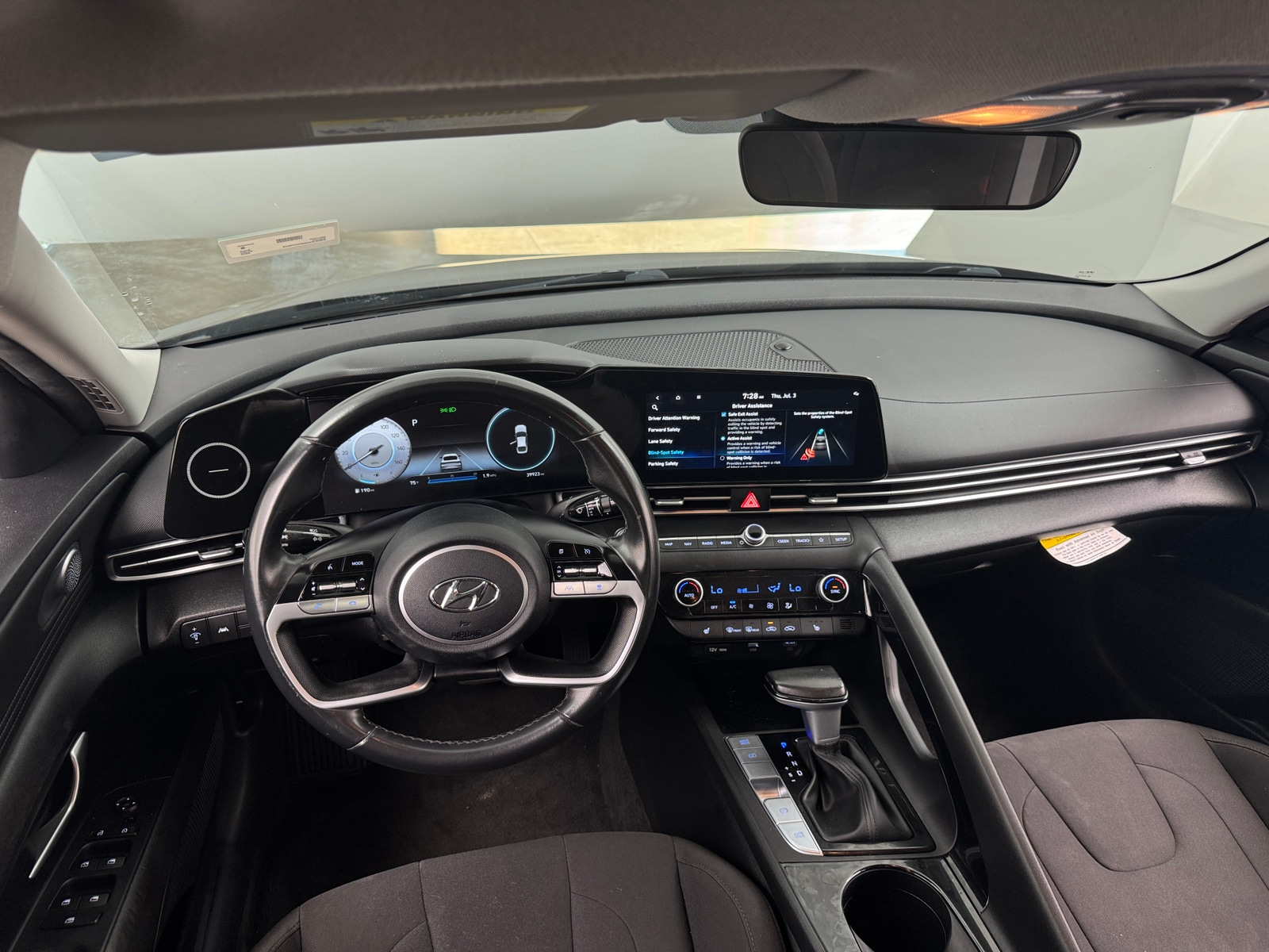 Thumbnail: 2023 Hyundai Elantra - 3