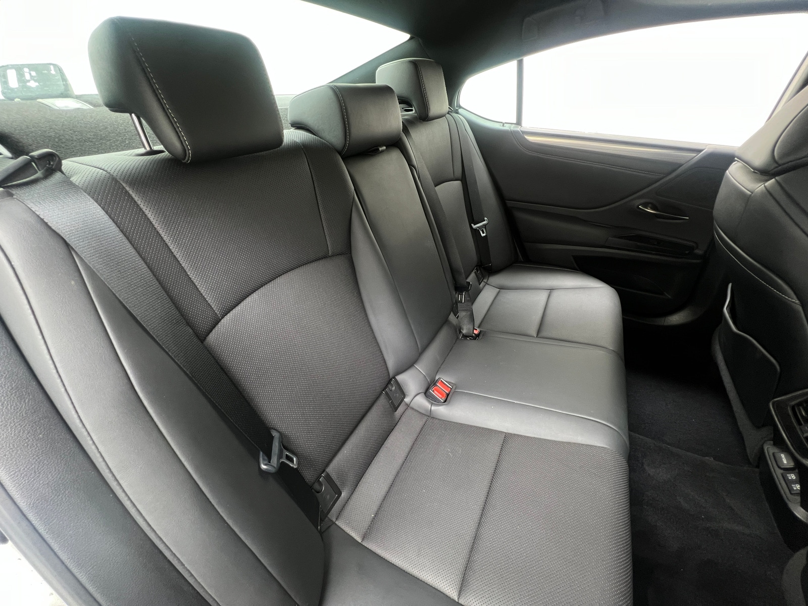 Thumbnail: 2021 Lexus ES - 5