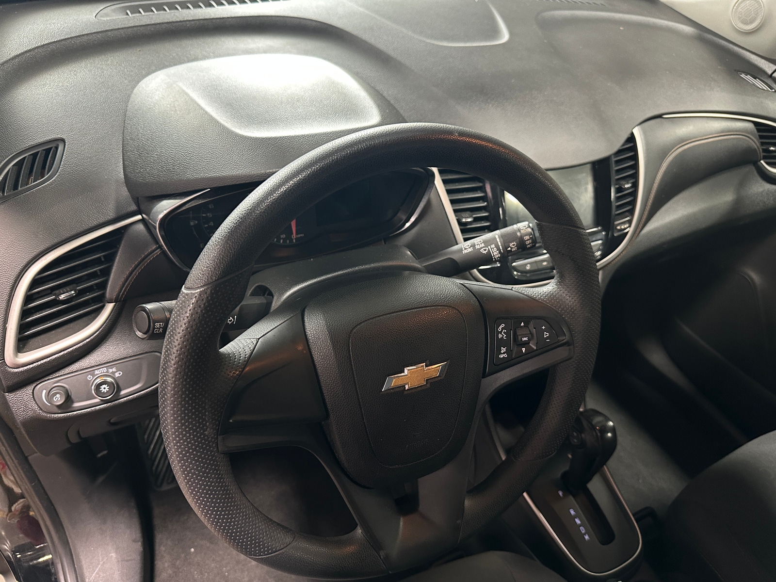 Thumbnail: 2018 Chevrolet Trax - 3