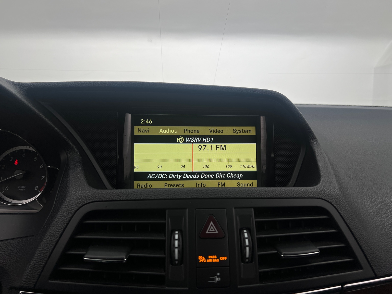Thumbnail: 2011 Mercedes-Benz E-Class - 3
