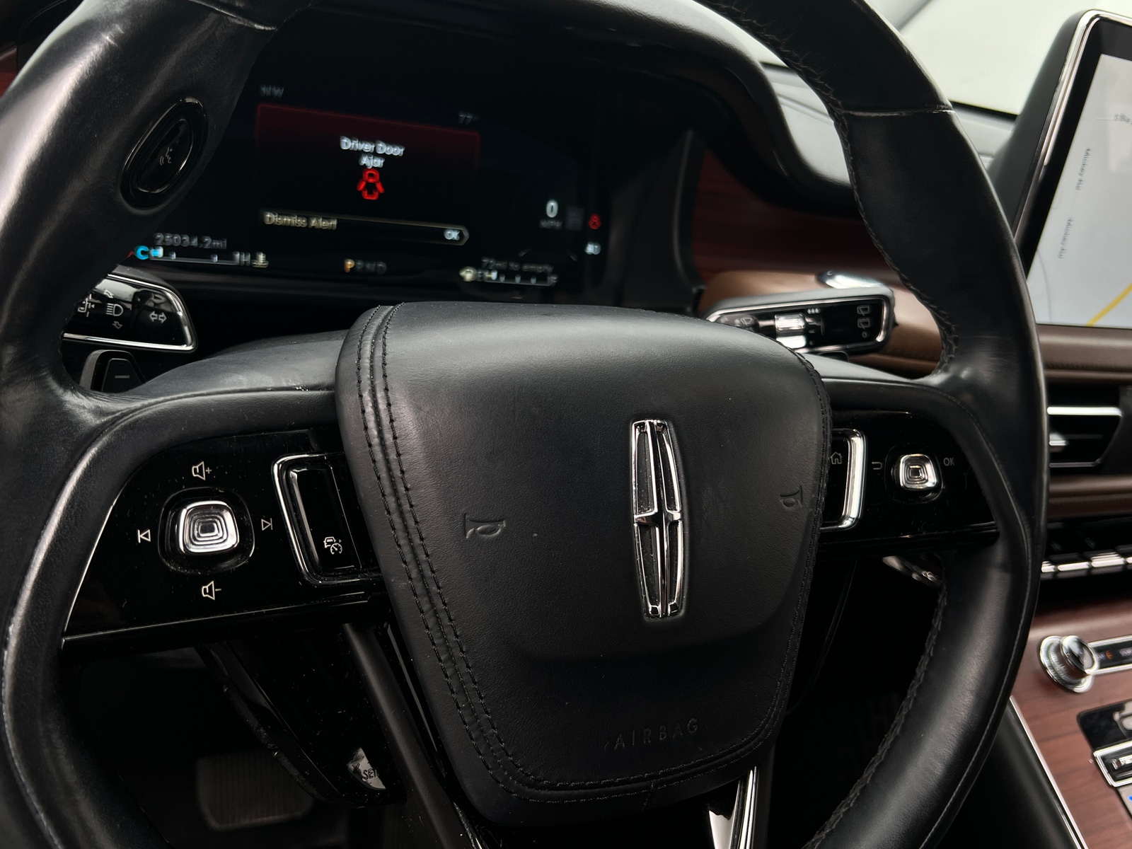 Thumbnail: 2023 Lincoln Aviator - 4