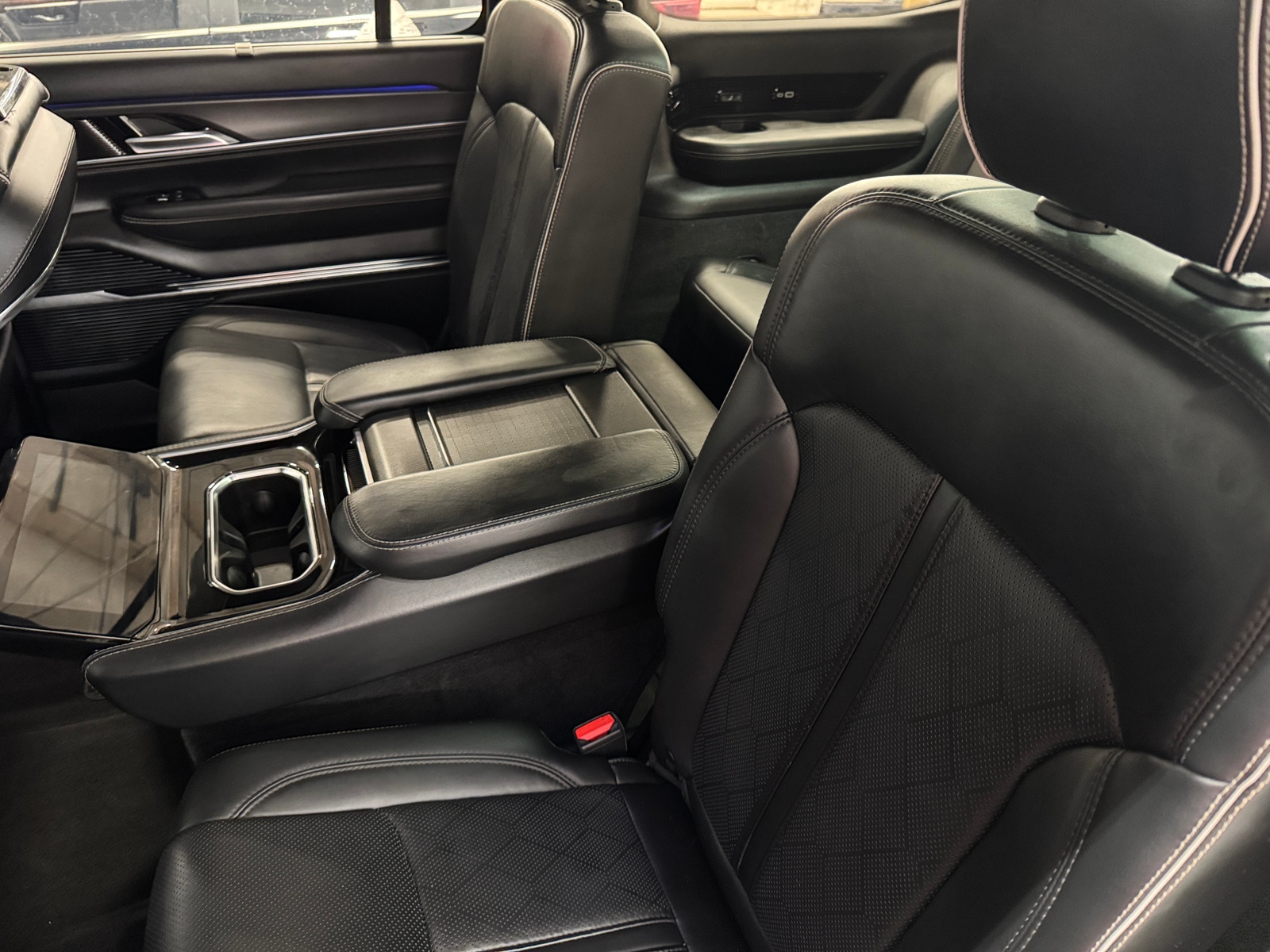 Thumbnail: 2022 Jeep Grand Wagoneer - 5