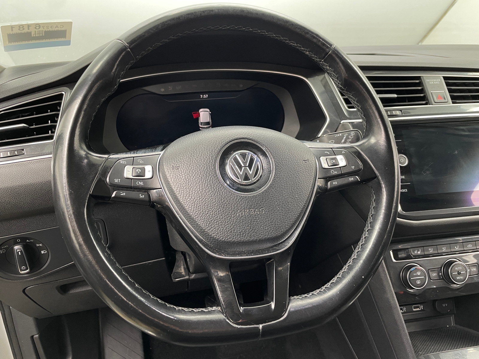 Thumbnail: 2018 Volkswagen Tiguan - 4