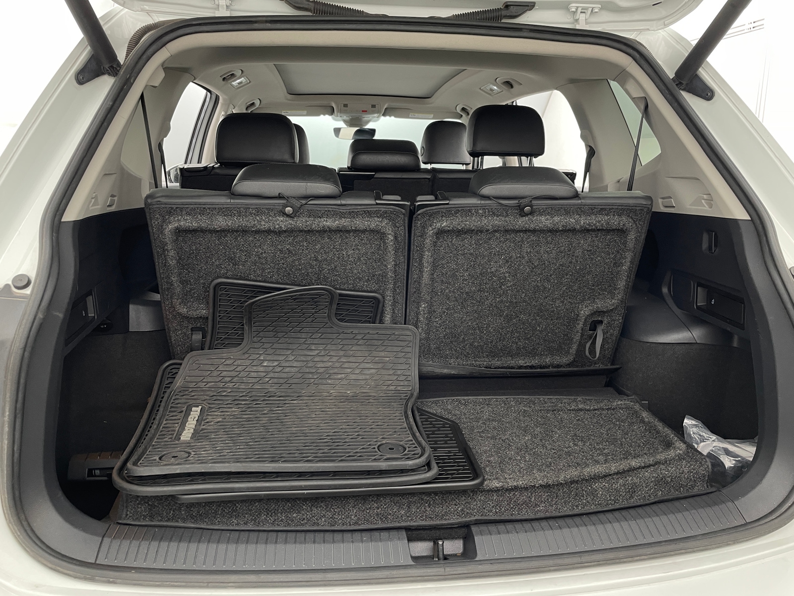 Thumbnail: 2018 Volkswagen Tiguan - 6