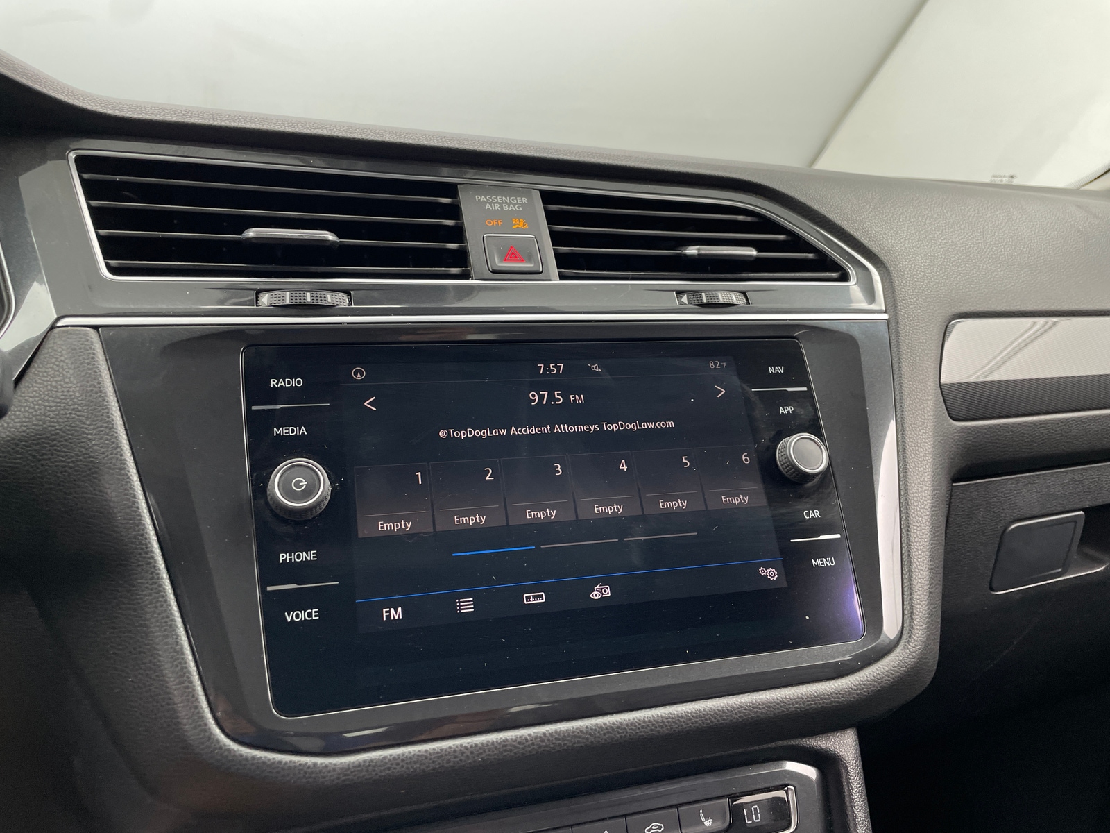 Thumbnail: 2018 Volkswagen Tiguan - 3