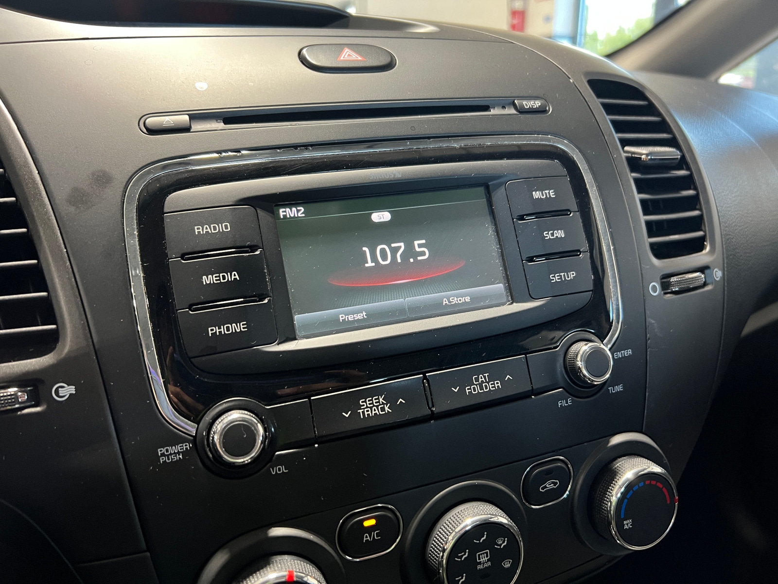Thumbnail: 2017 Kia Forte - 4