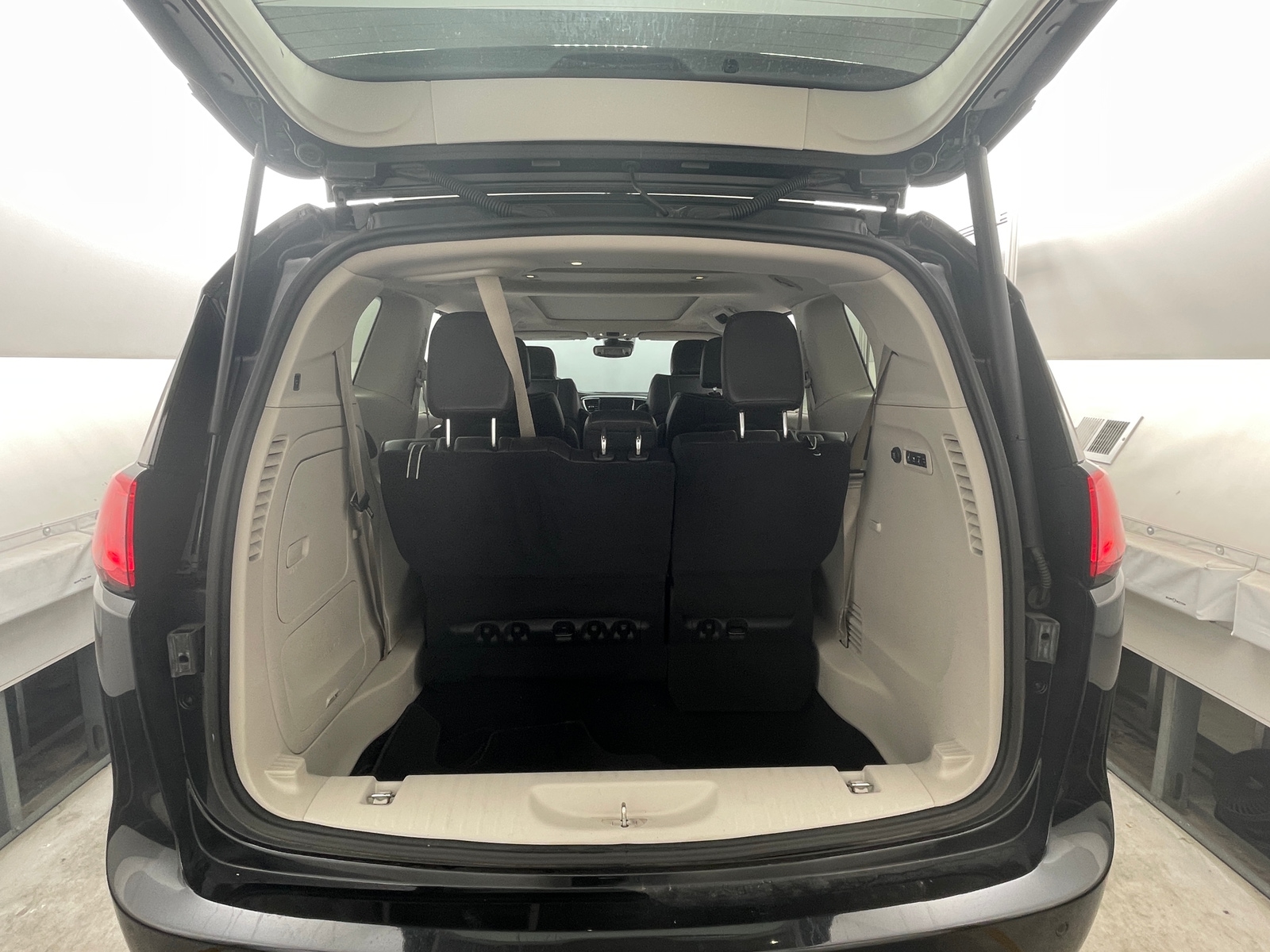 Thumbnail: 2019 Chrysler Pacifica - 6