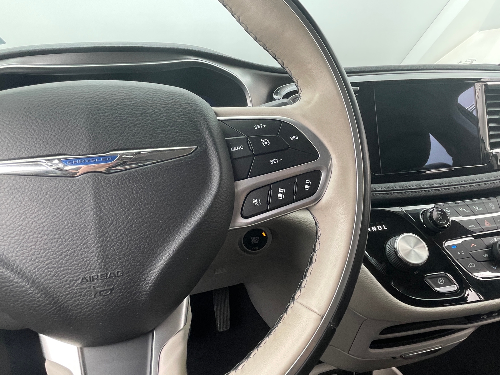 Thumbnail: 2019 Chrysler Pacifica - 3