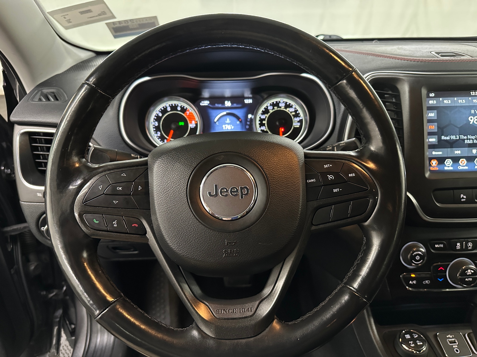 Thumbnail: 2020 Jeep Cherokee - 5