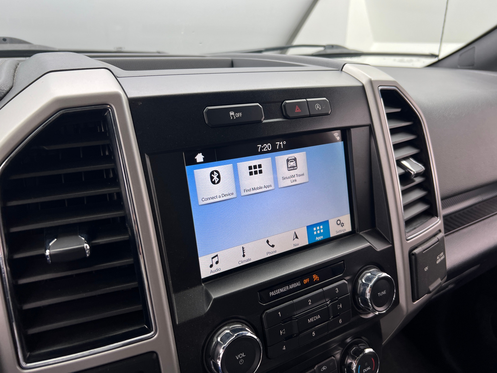 Thumbnail: 2019 Ford Econoline - 3