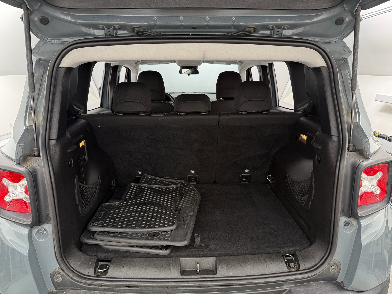 Thumbnail: 2017 Jeep Renegade - 7