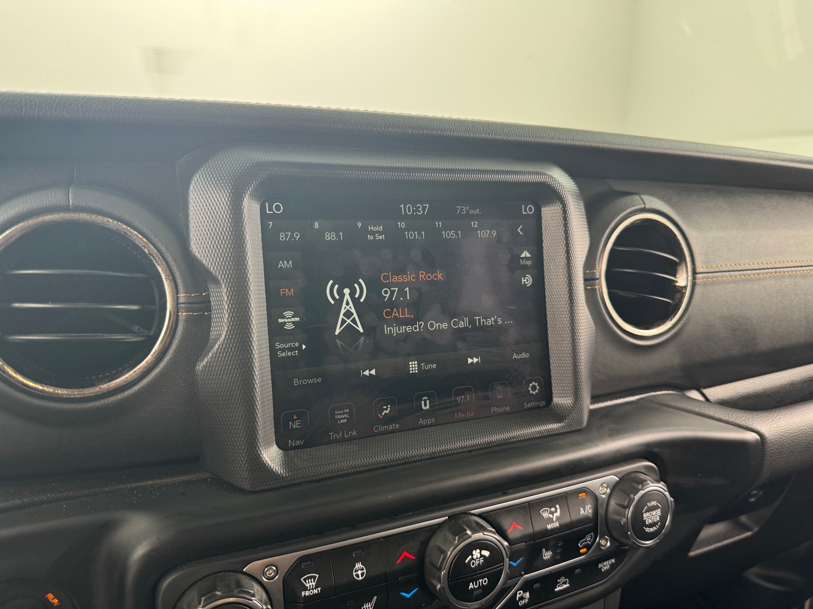 Thumbnail: 2023 Jeep Gladiator - 3