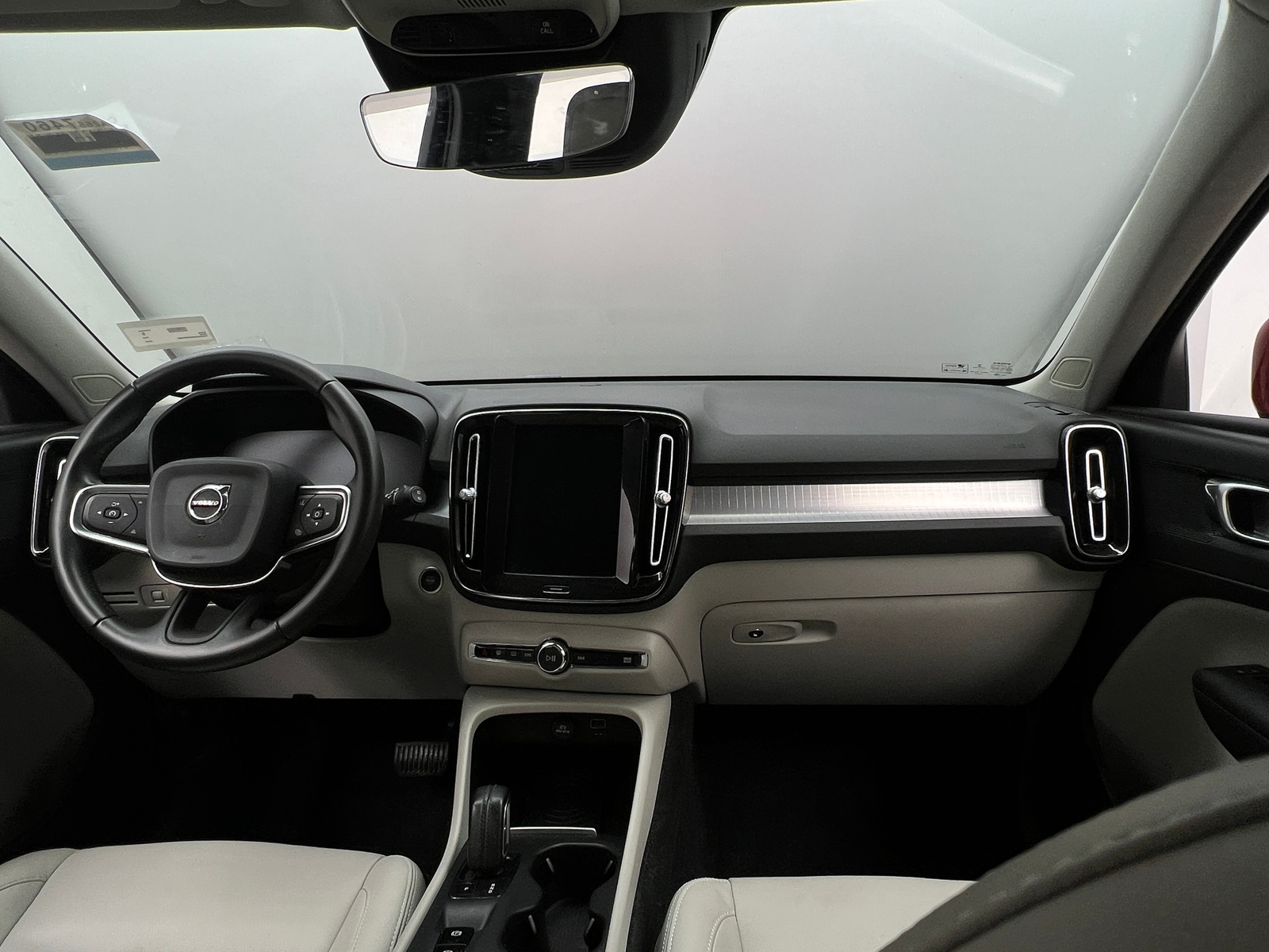 Thumbnail: 2019 Volvo XC40 - 2