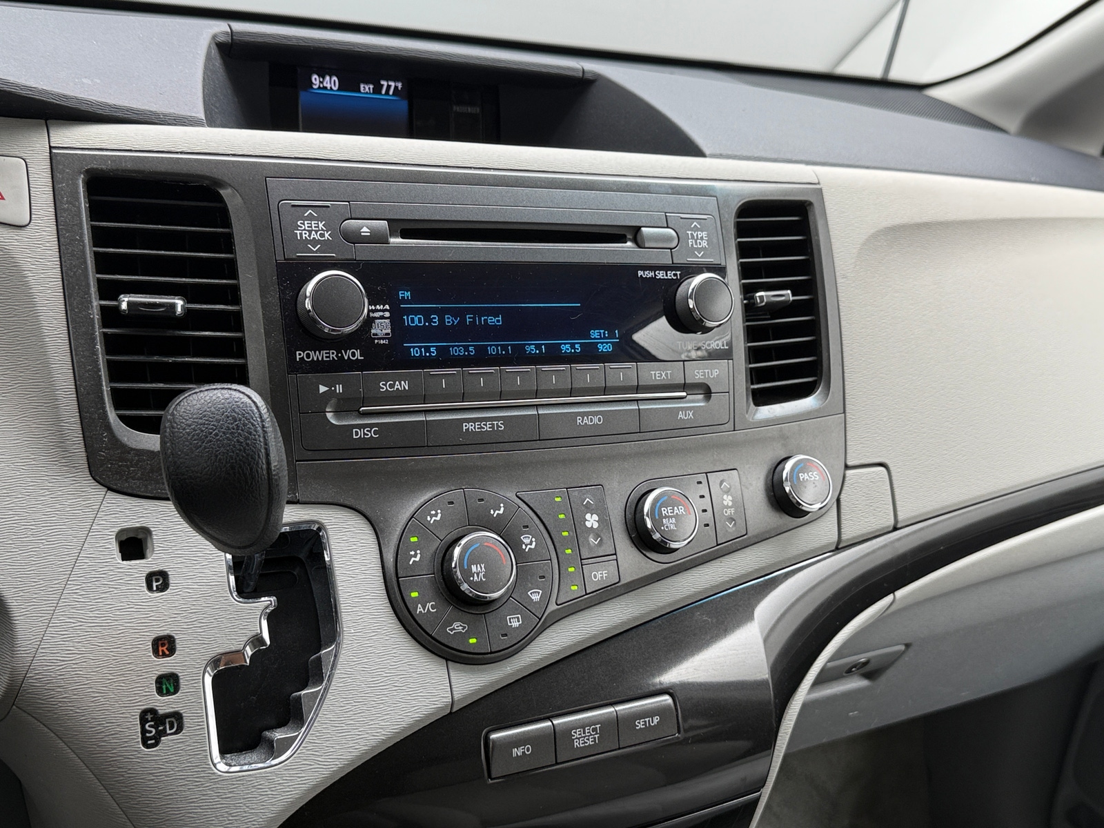 Thumbnail: 2012 Toyota Sienna - 4