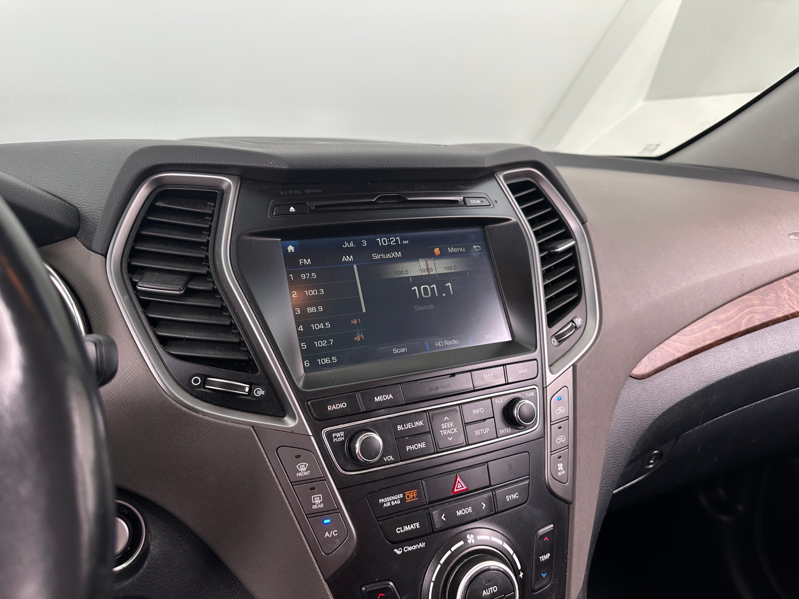 Thumbnail: 2017 Hyundai Santa Fe - 3