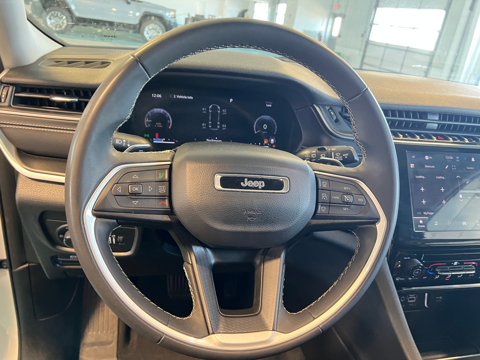 Thumbnail: 2023 Jeep Grand Cherokee L - 5