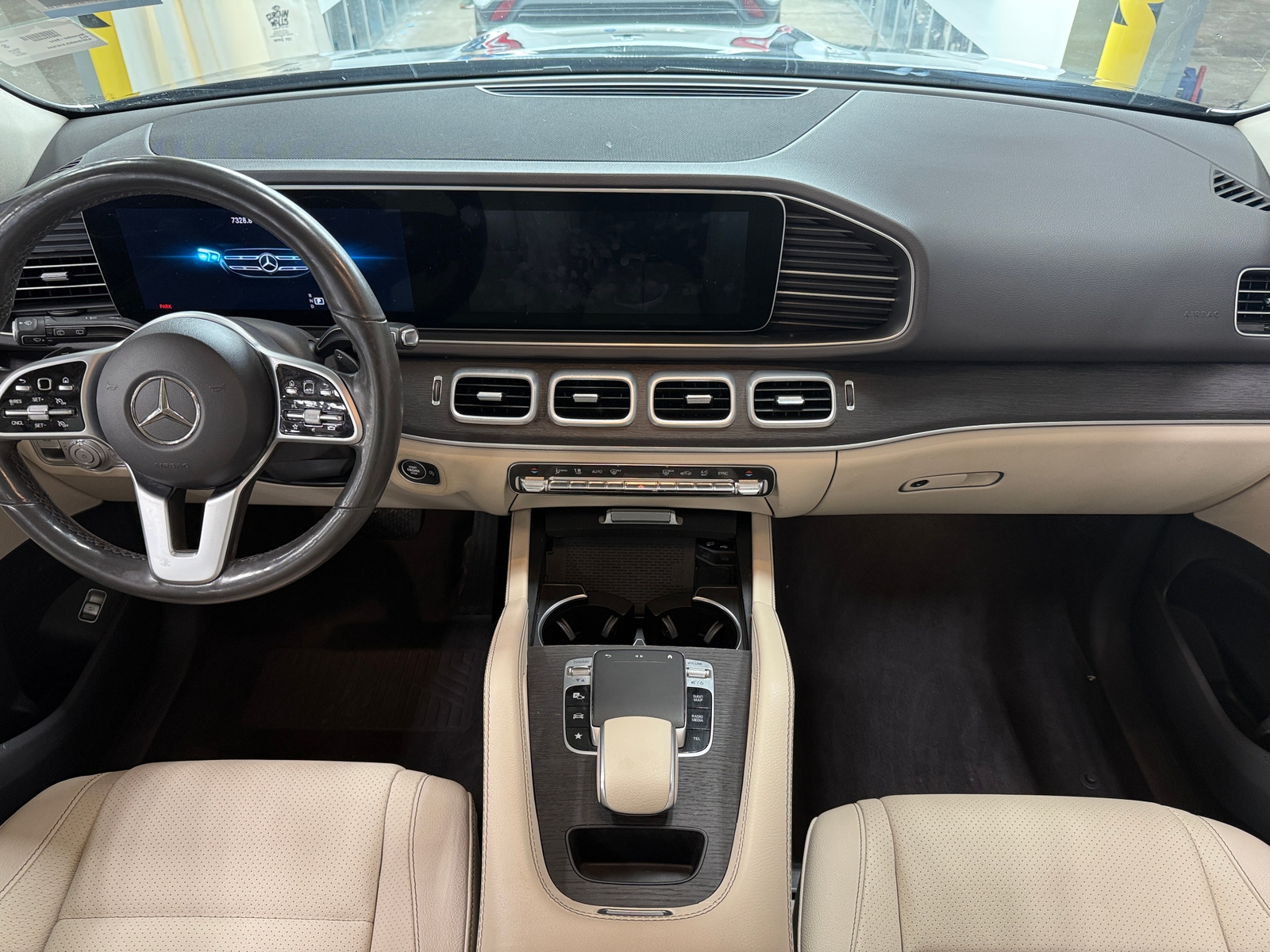 Thumbnail: 2020 Mercedes-Benz GLE - 2