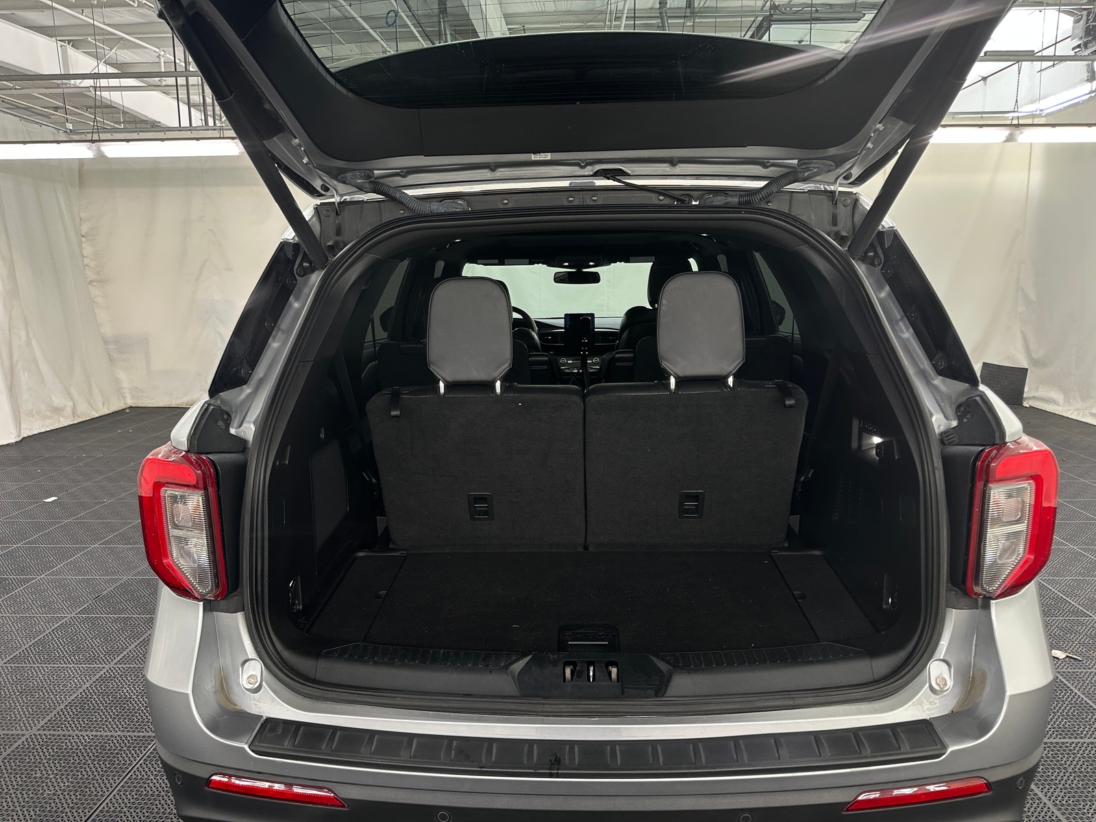 Thumbnail: 2020 Ford Explorer - 6