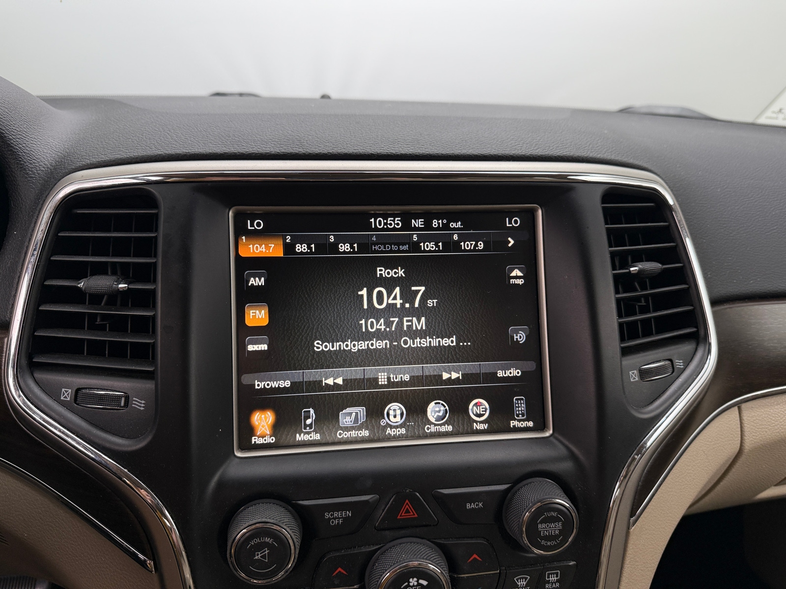Thumbnail: 2016 Jeep Grand Cherokee - 3